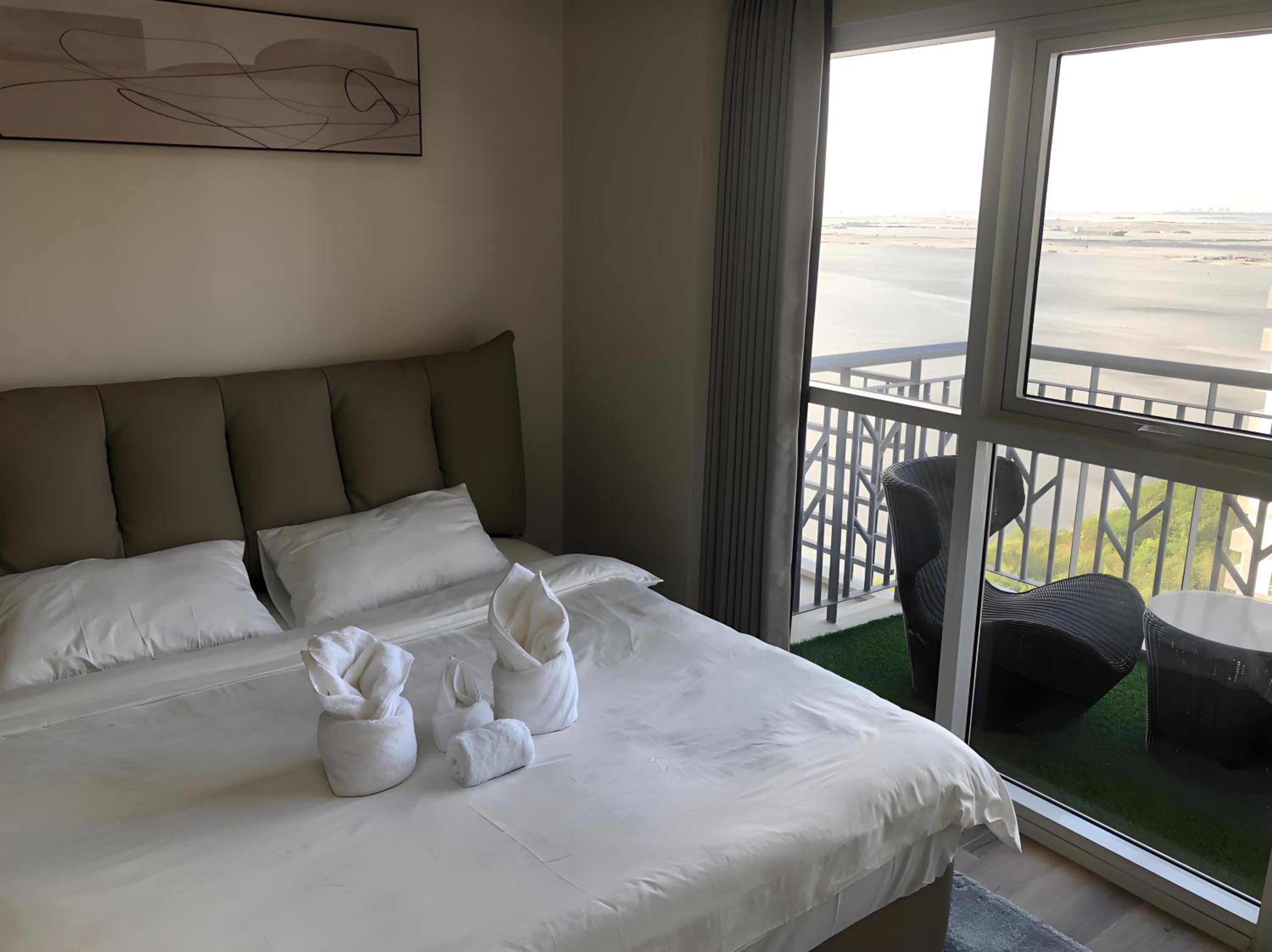 175 Sqm Luxurious Modern 3 Bedrooms Facing Manila Bay Sunset, Airports, Okada, Solaire, MOA