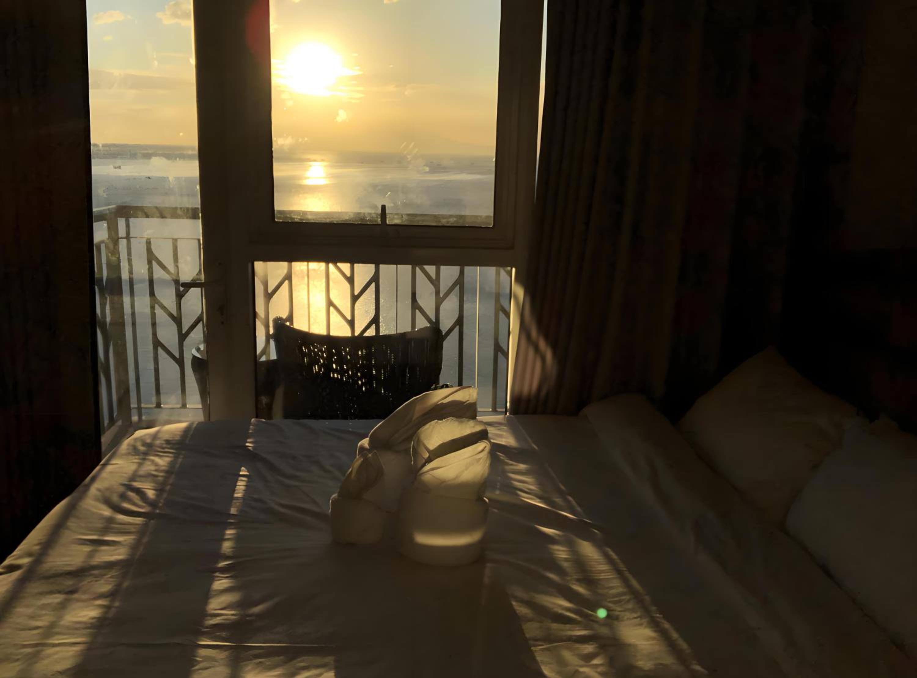 175 Sqm Luxurious Modern 3 Bedrooms Facing Manila Bay Sunset, Airports, Okada, Solaire, MOA