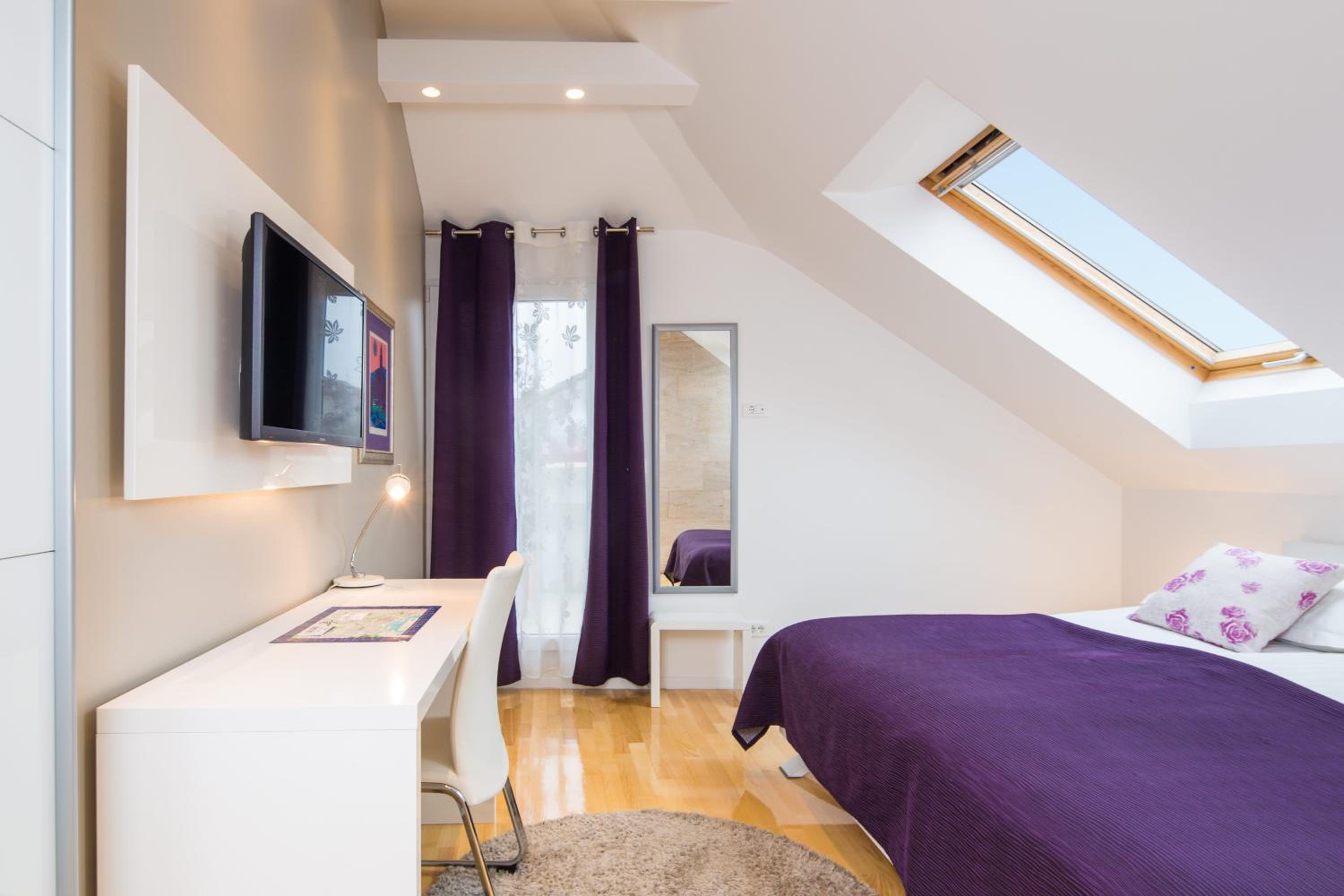 Laura Lux Suites