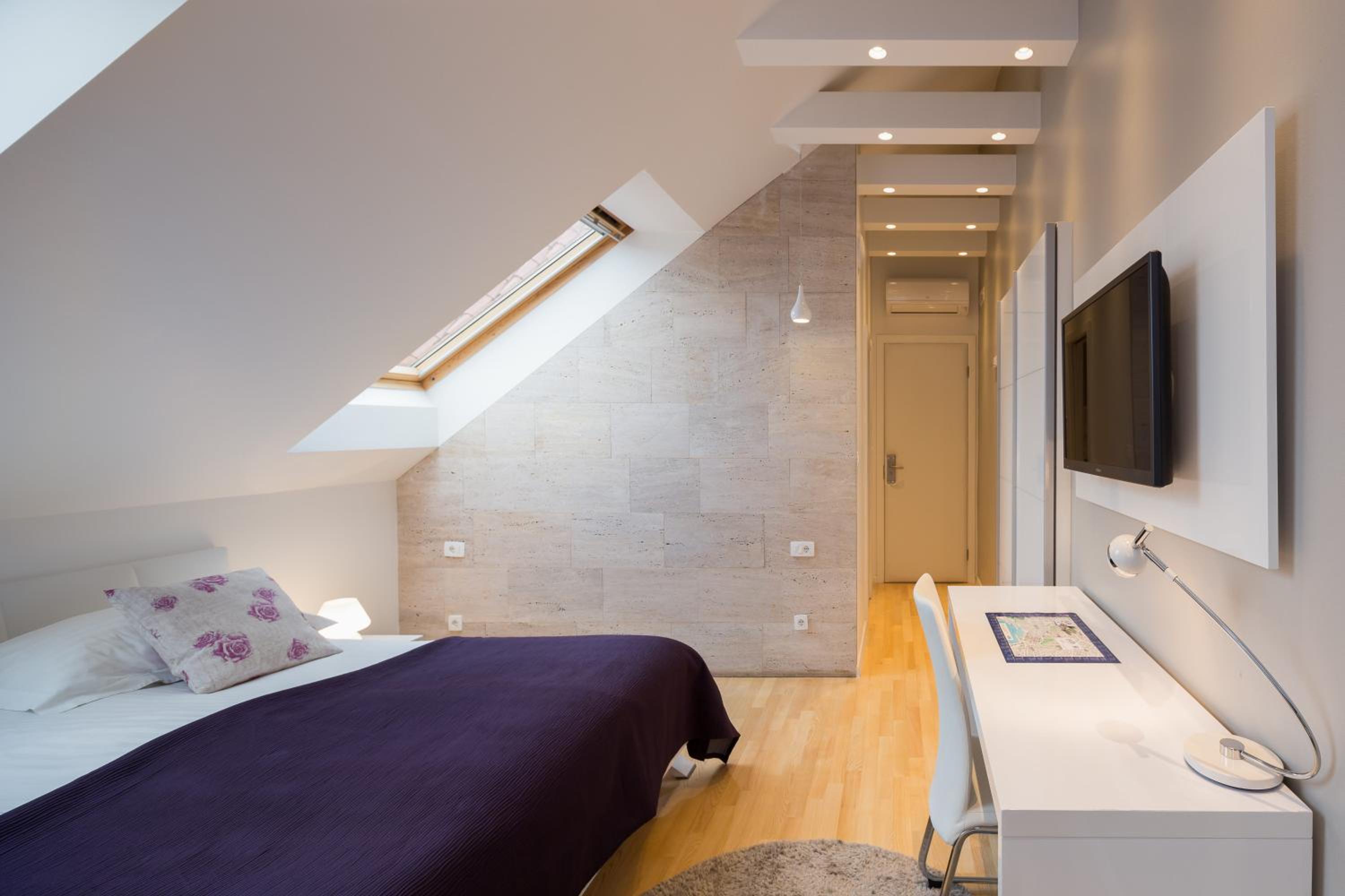Laura Lux Suites