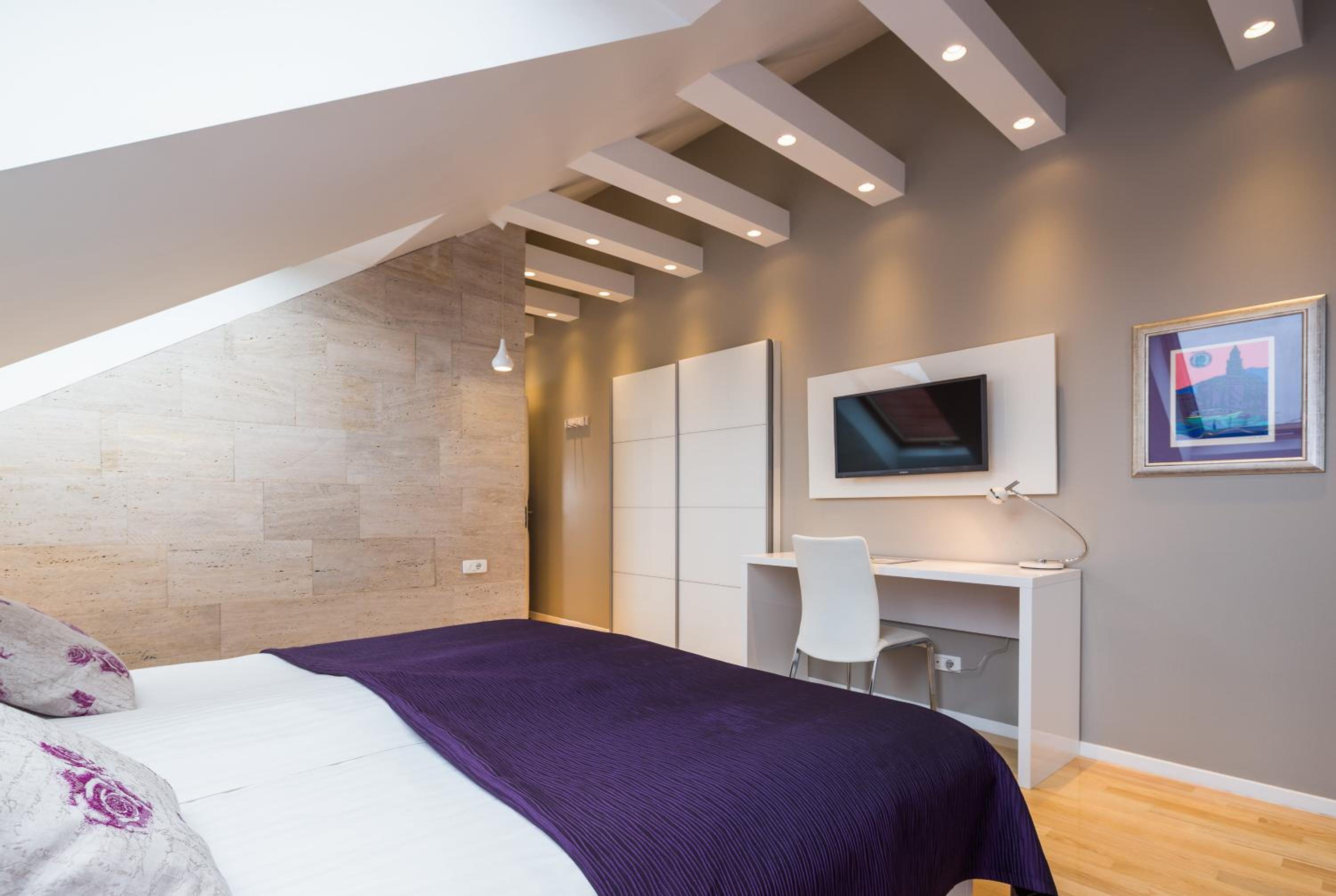 Laura Lux Suites