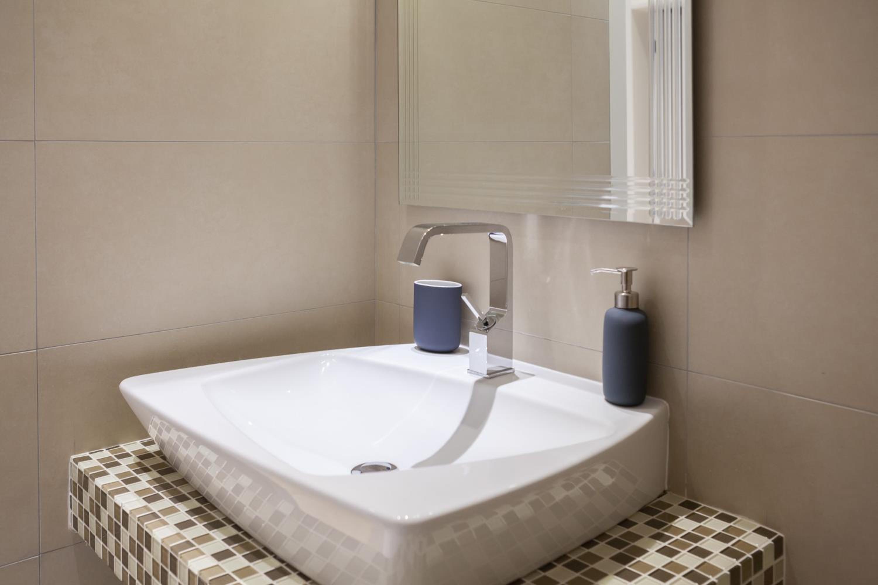 Laura Lux Suites