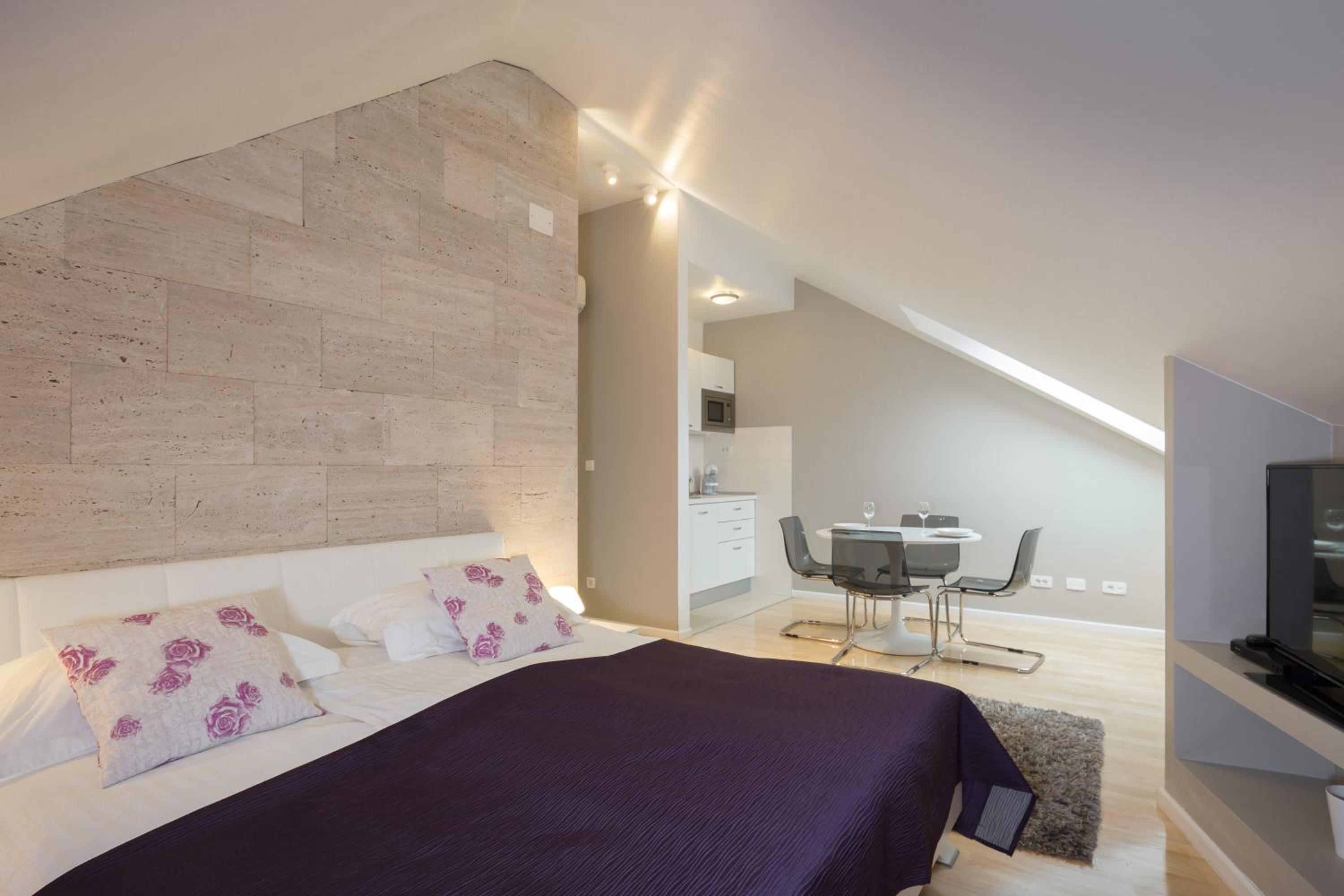 Laura Lux Suites