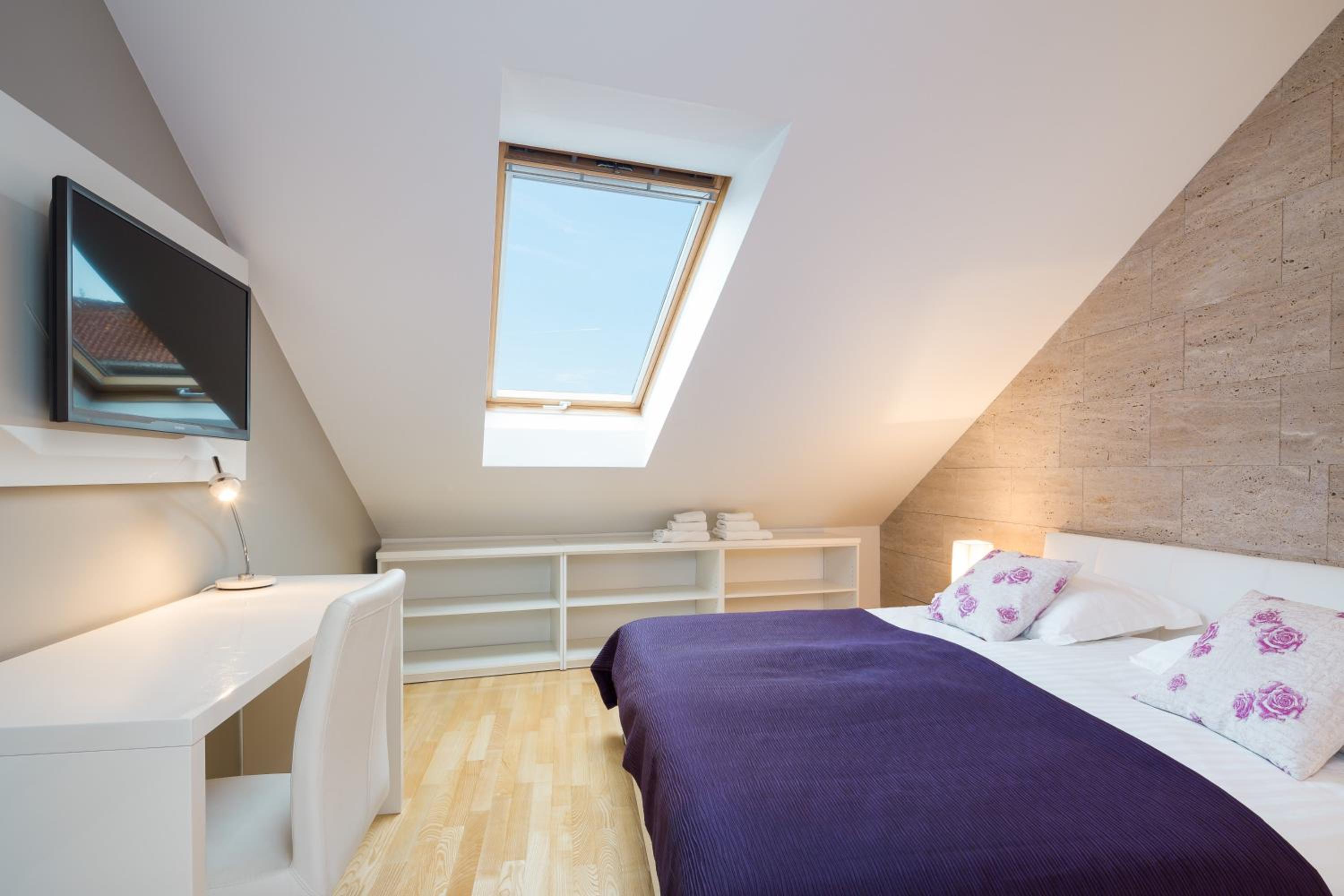Laura Lux Suites