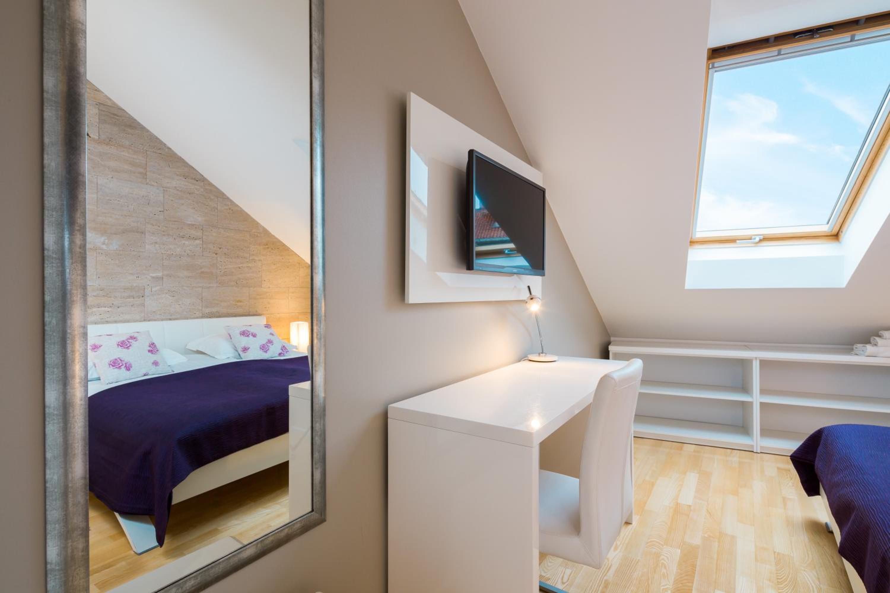 Laura Lux Suites