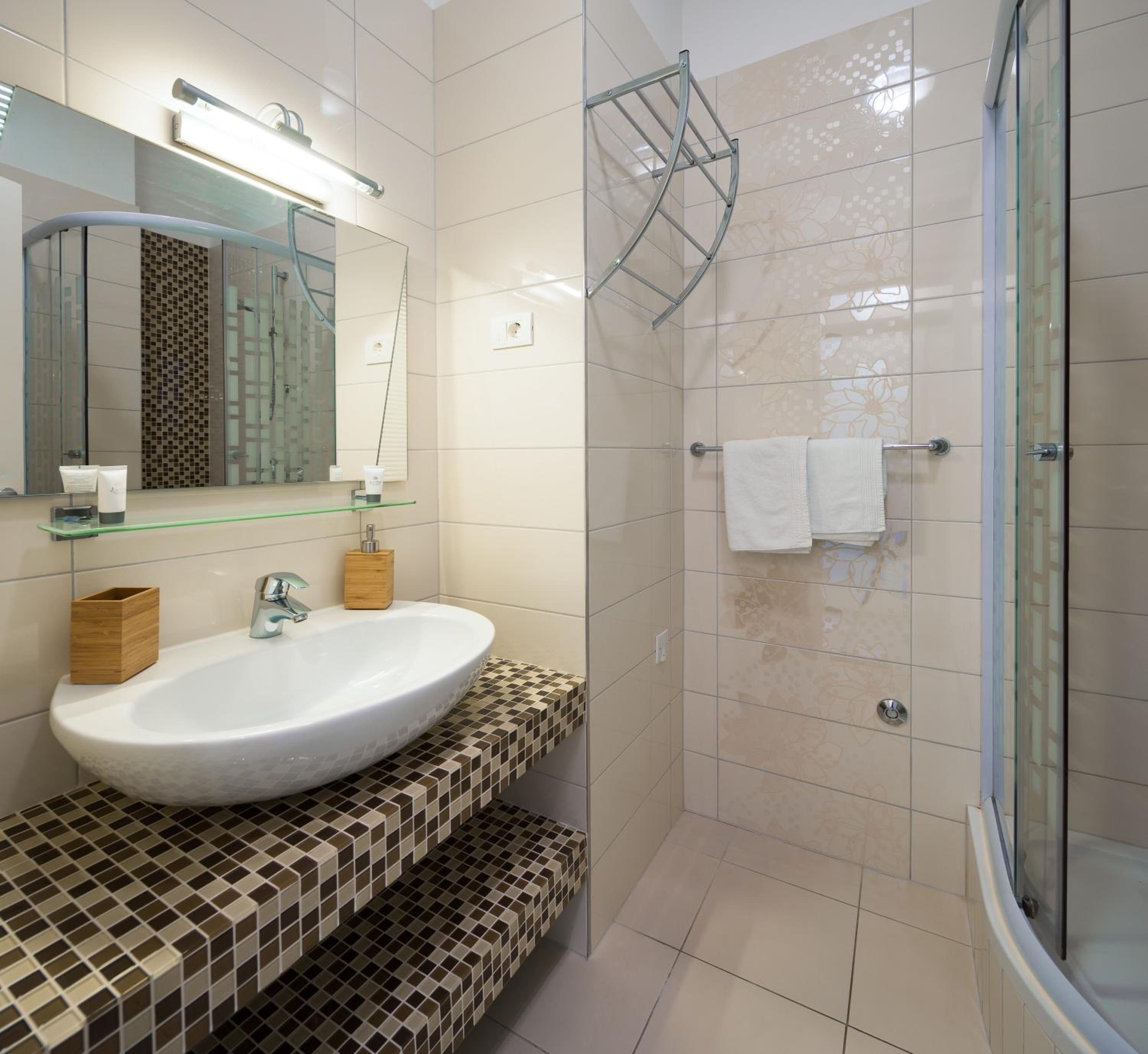 Laura Lux Suites