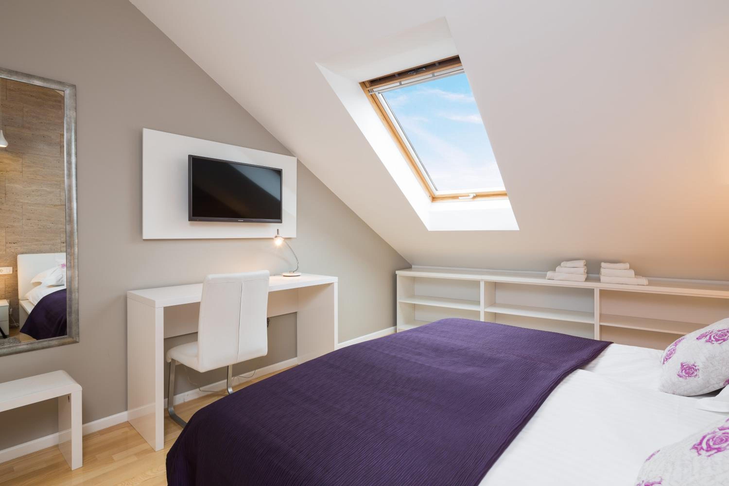 Laura Lux Suites