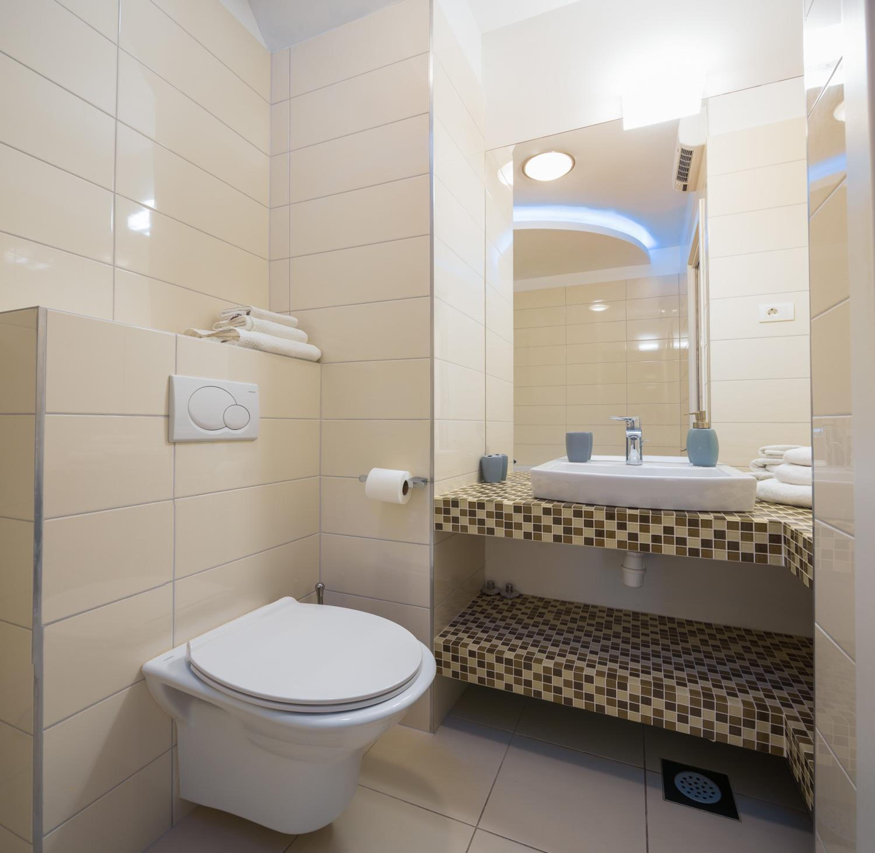 Laura Lux Suites