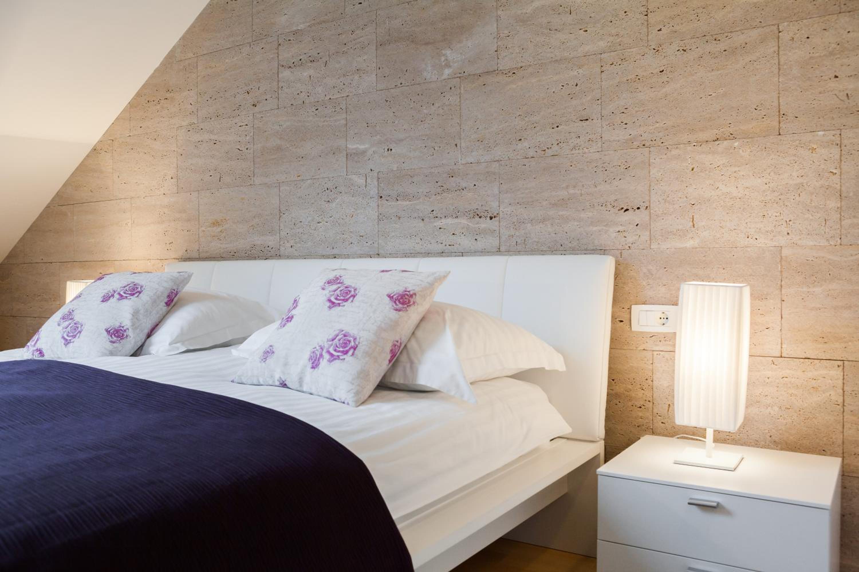 Laura Lux Suites