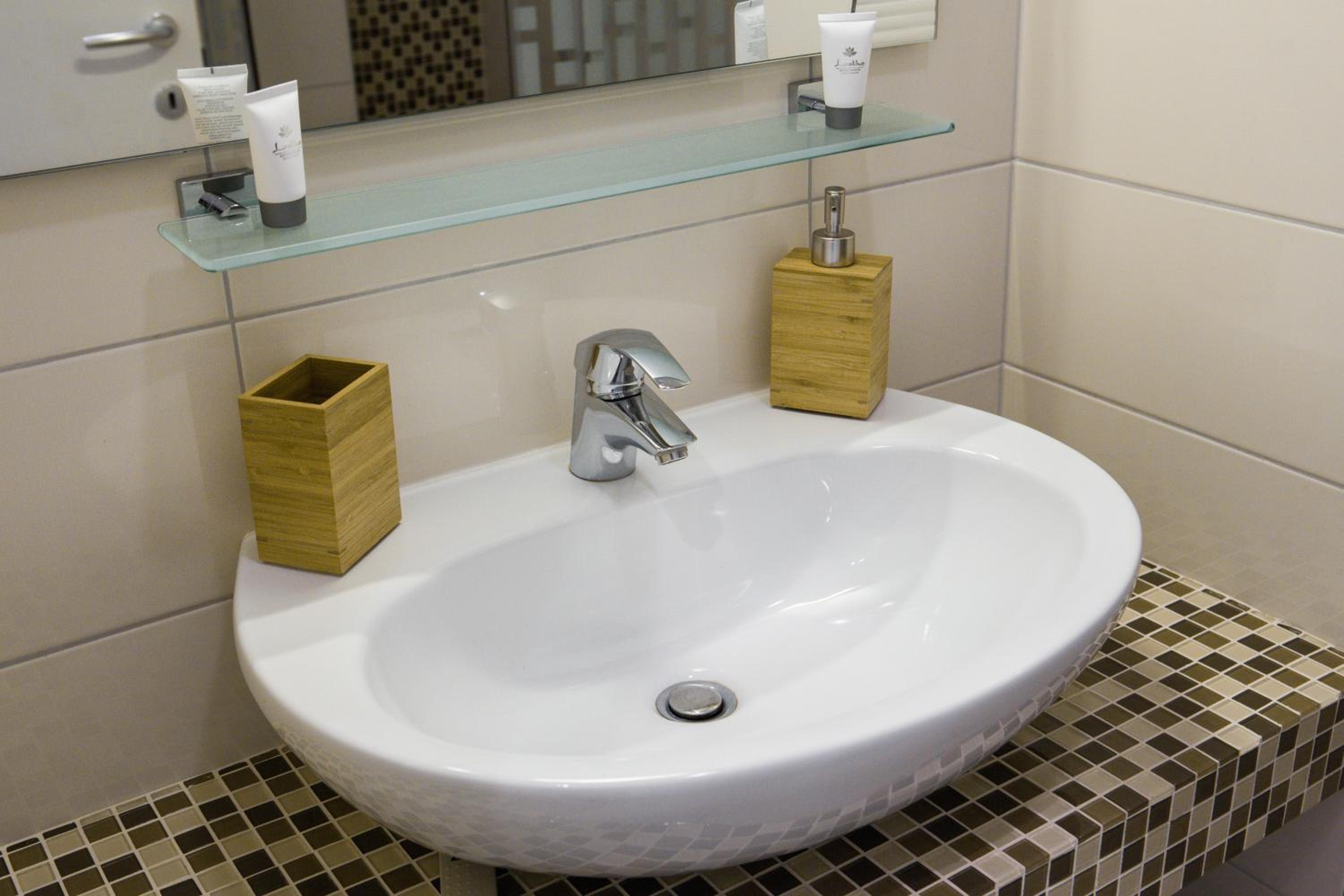 Laura Lux Suites