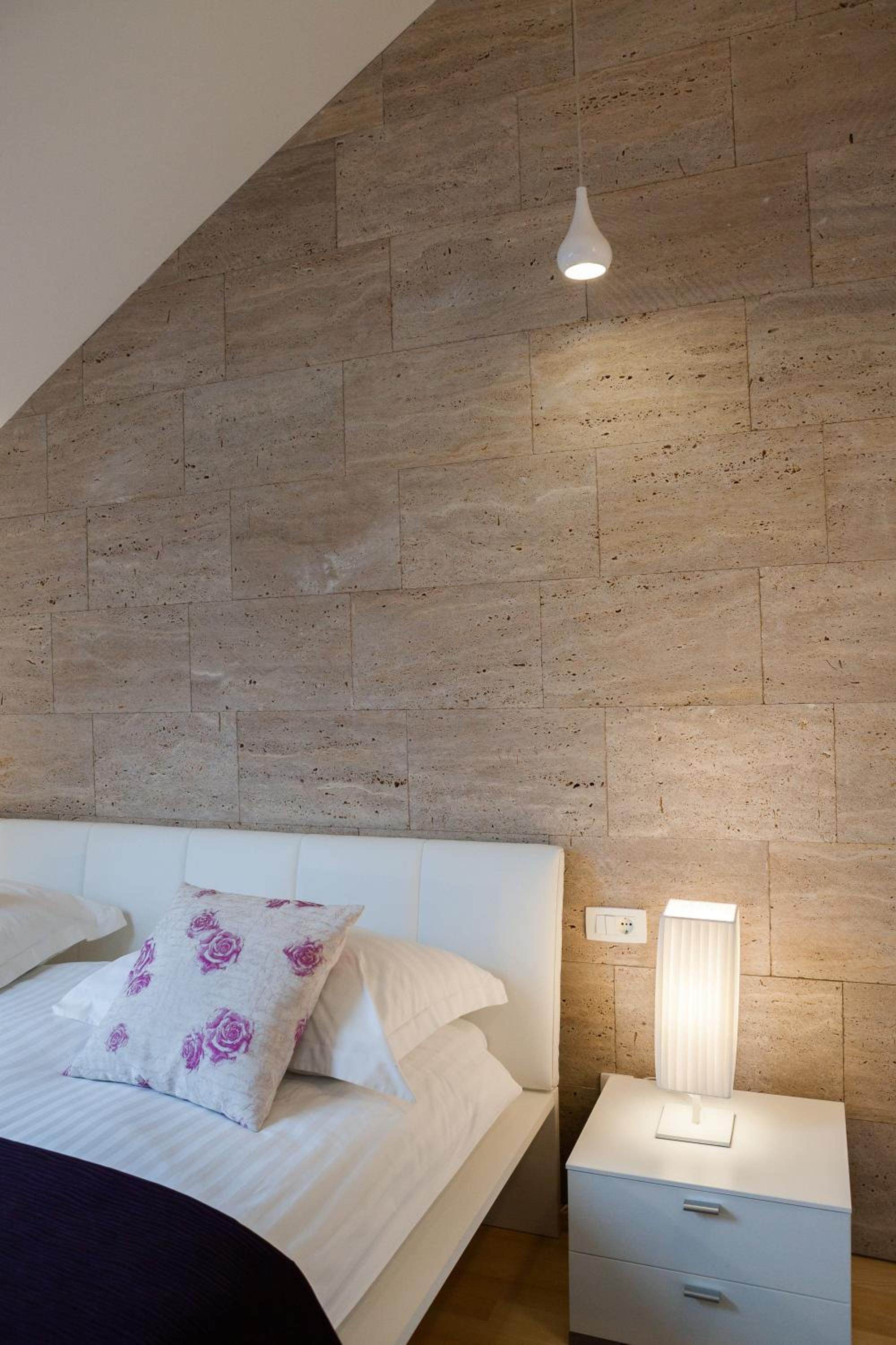 Laura Lux Suites