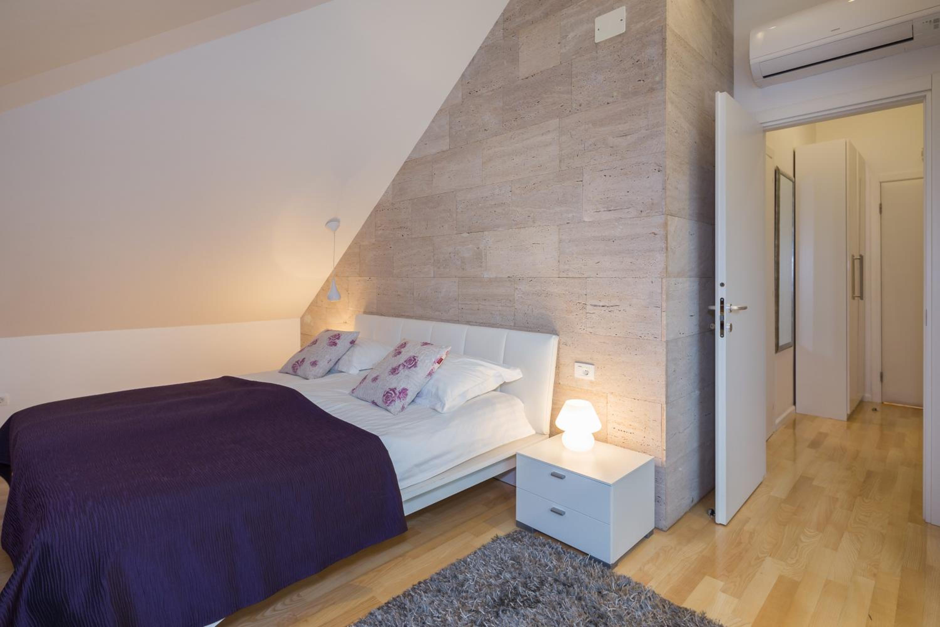Laura Lux Suites