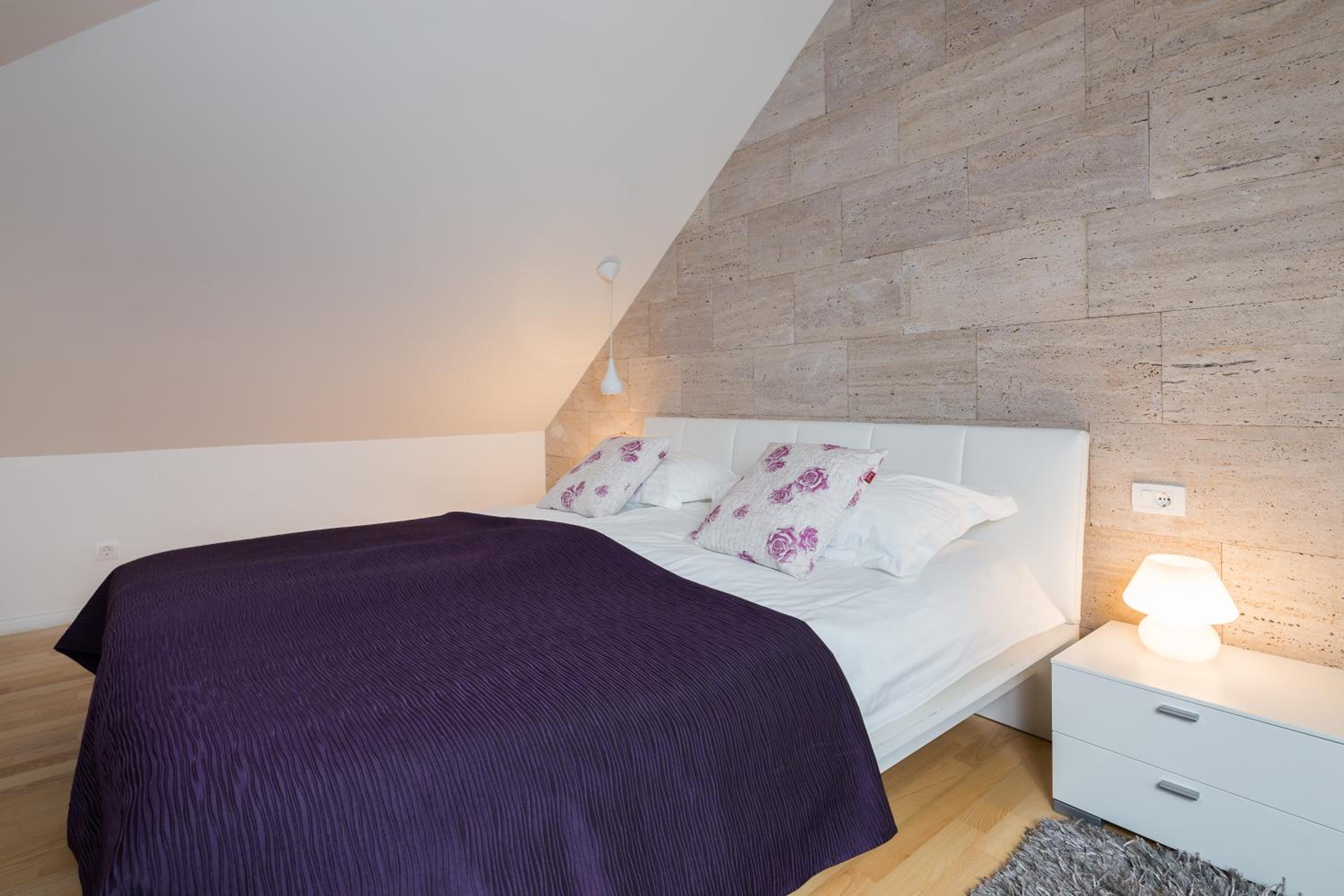 Laura Lux Suites