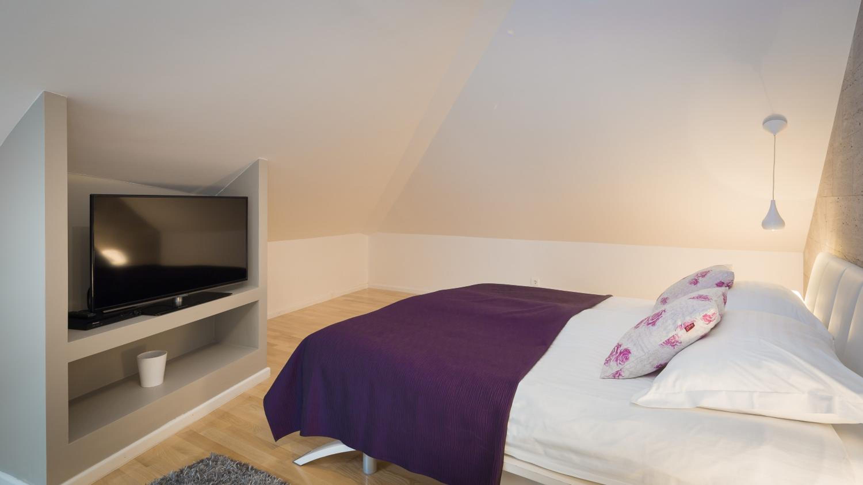 Laura Lux Suites