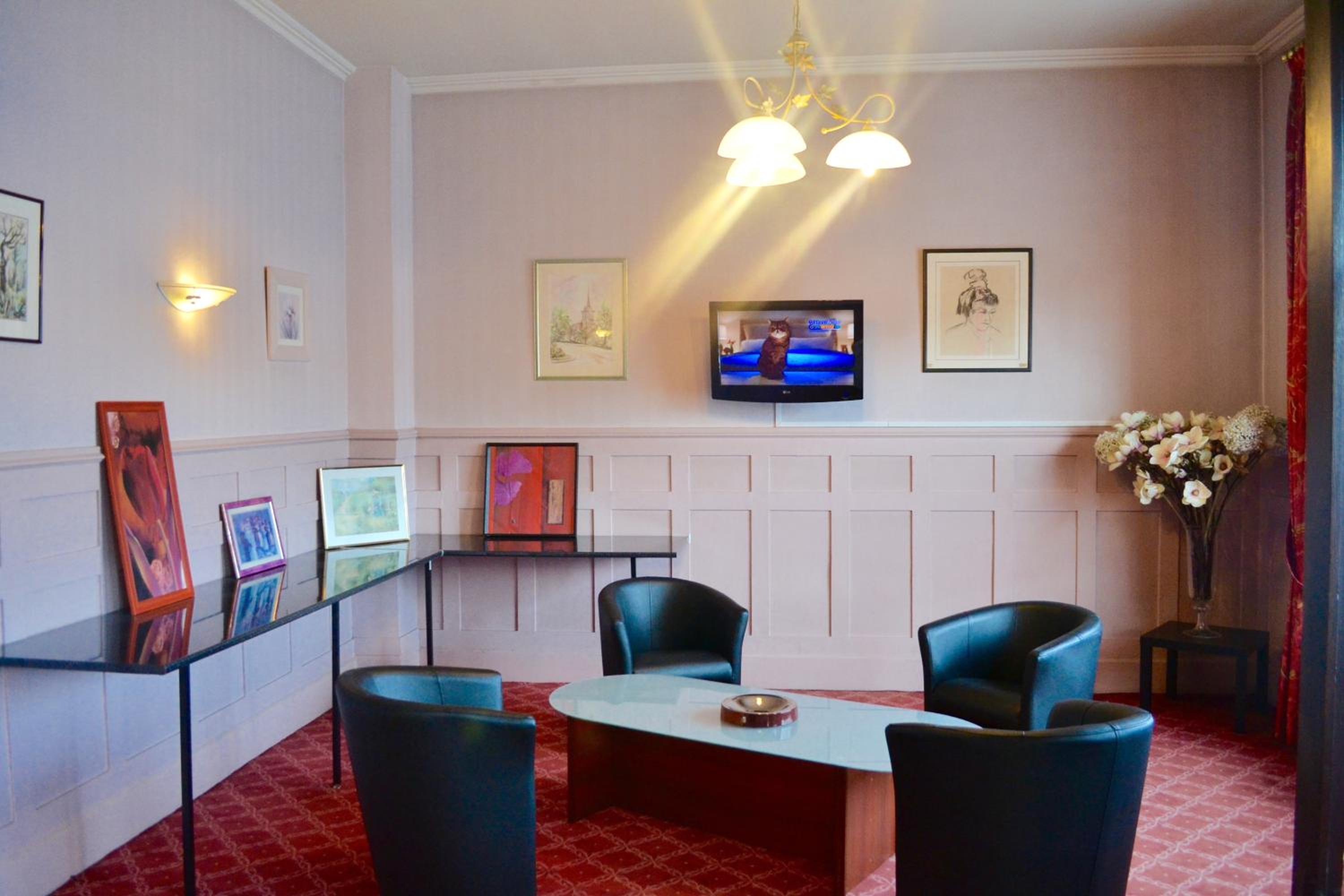 Evreux Vacations - Grand Hotel De La Gare - Property Image 1