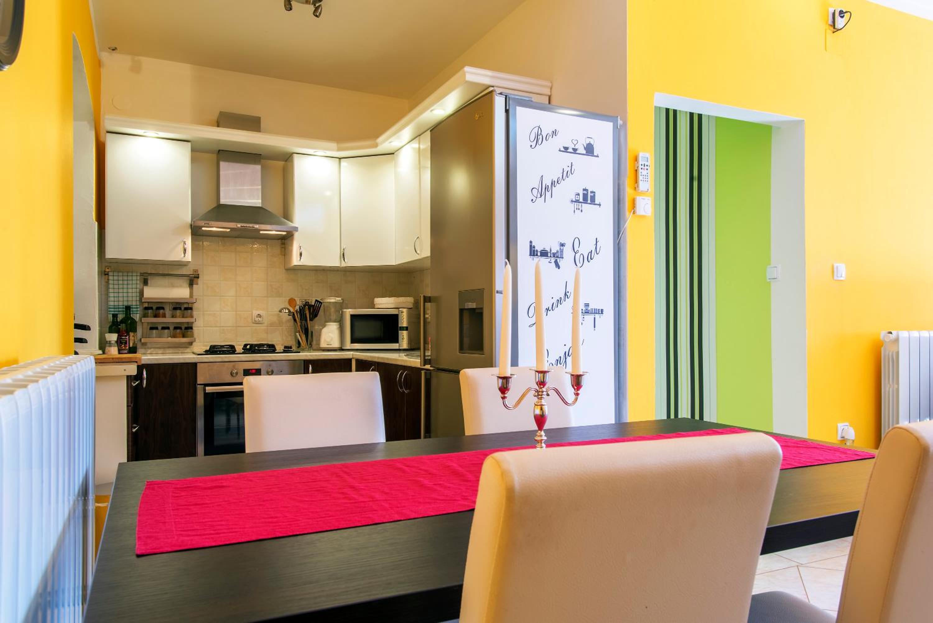 Apartment Living with Nature view 4