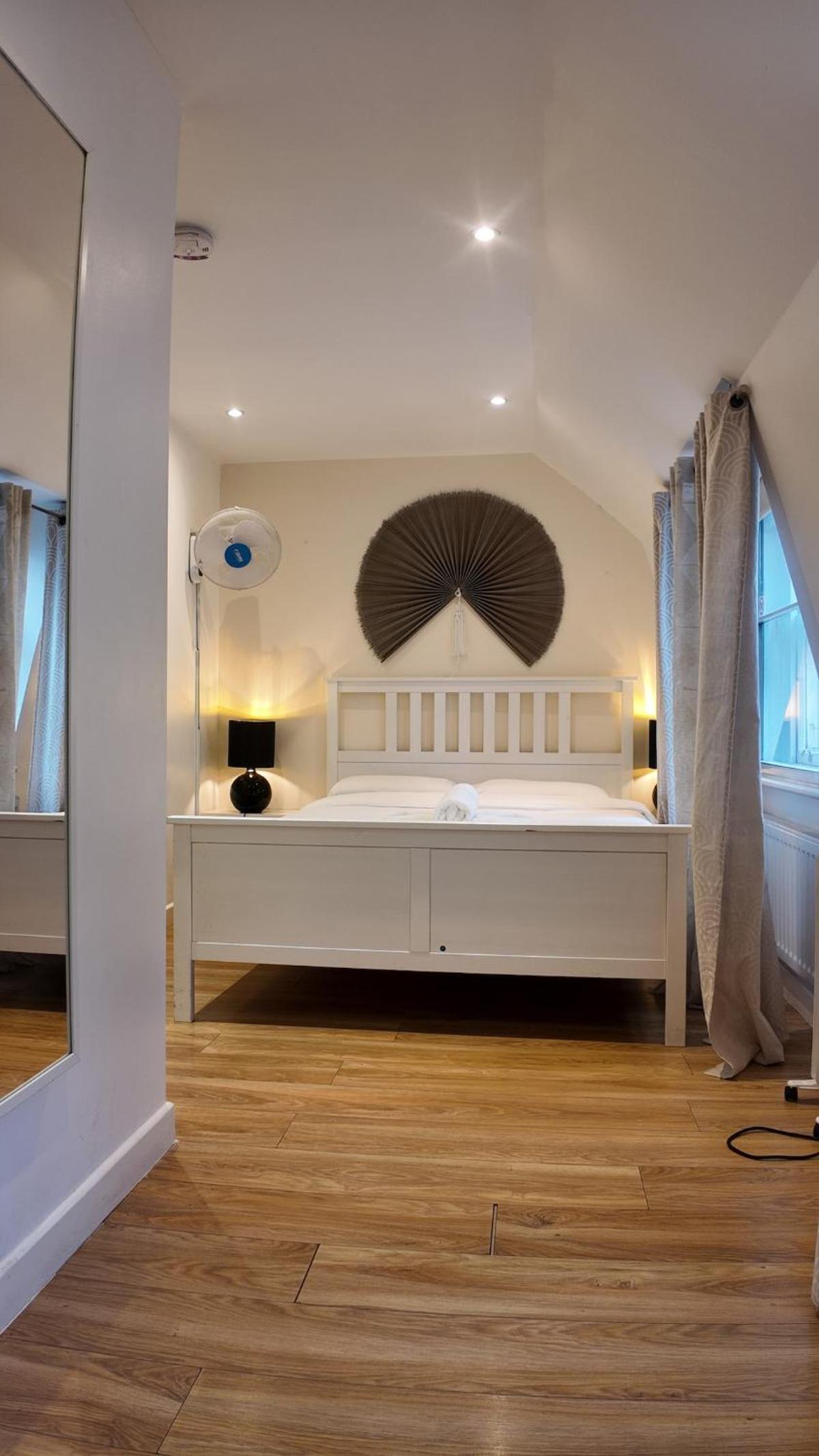 3 BHK Apt Haymarket Leicester Square Soho HY04