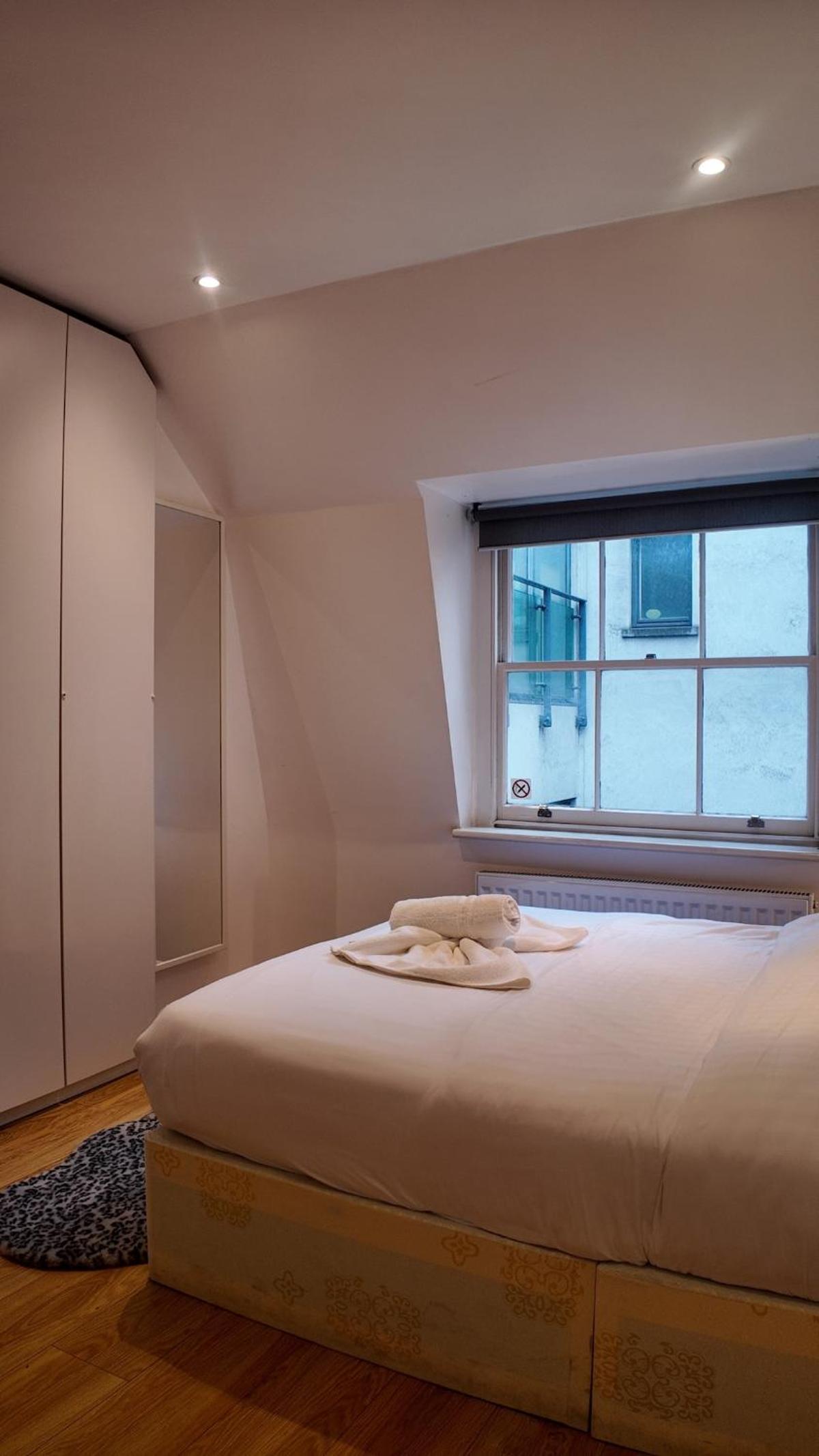 3 BHK Apt Haymarket Leicester Square Soho HY04