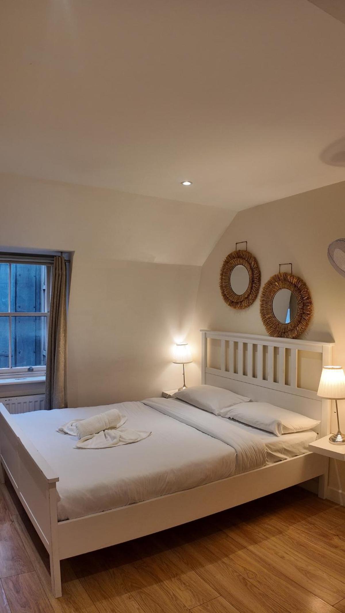 3 BHK Apt Haymarket Leicester Square Soho HY04