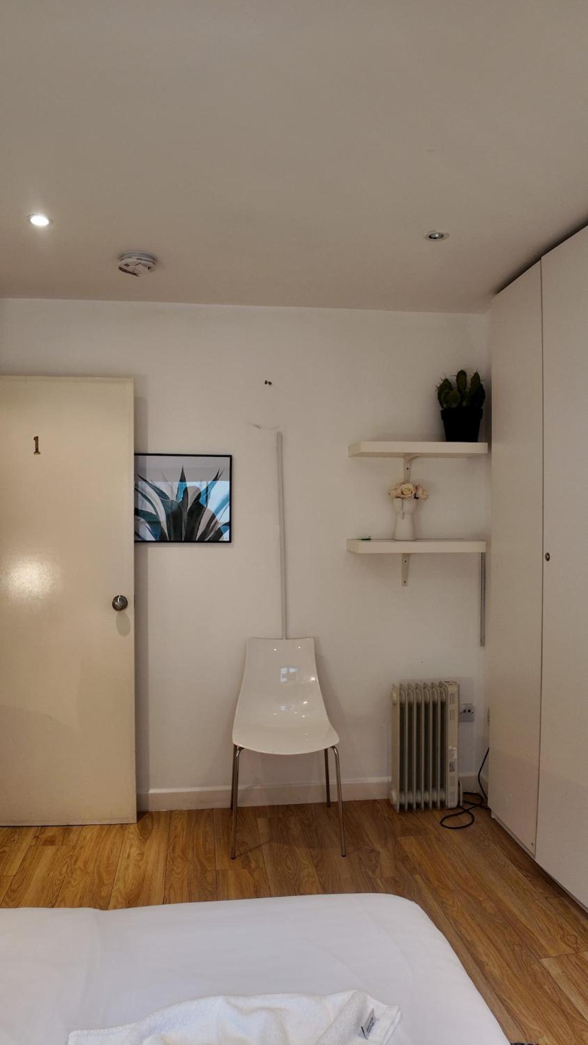 3 BHK Apt Haymarket Leicester Square Soho HY04