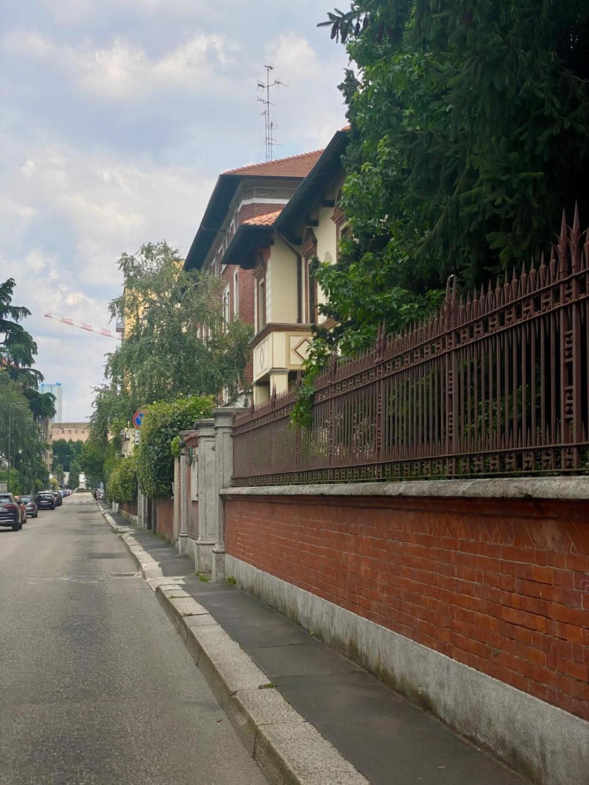 Casa Estia - MiCo, Fiera Milano, CityLife, San Siro, Metro 2 min - Refined Historic Apartment