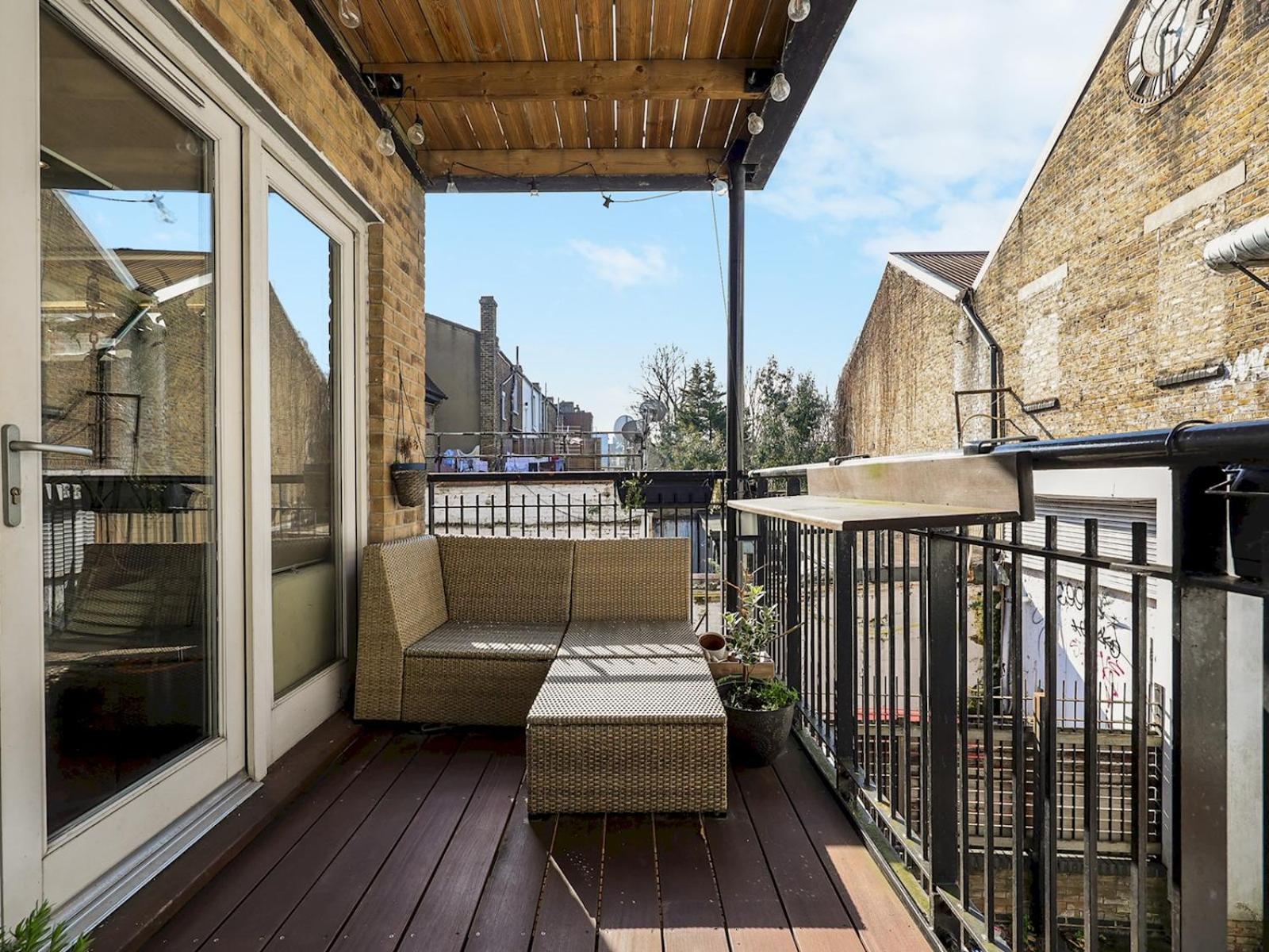 Stylish Balcony Apartment by London Fields - Pass the Keys
