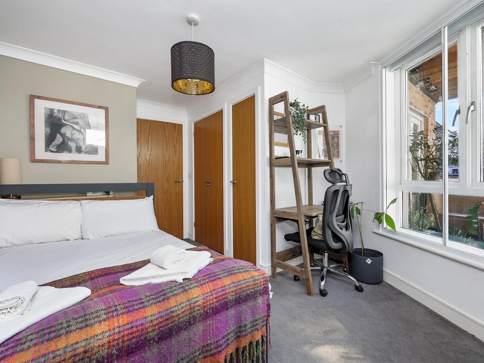 Stylish Balcony Apartment by London Fields - Pass the Keys