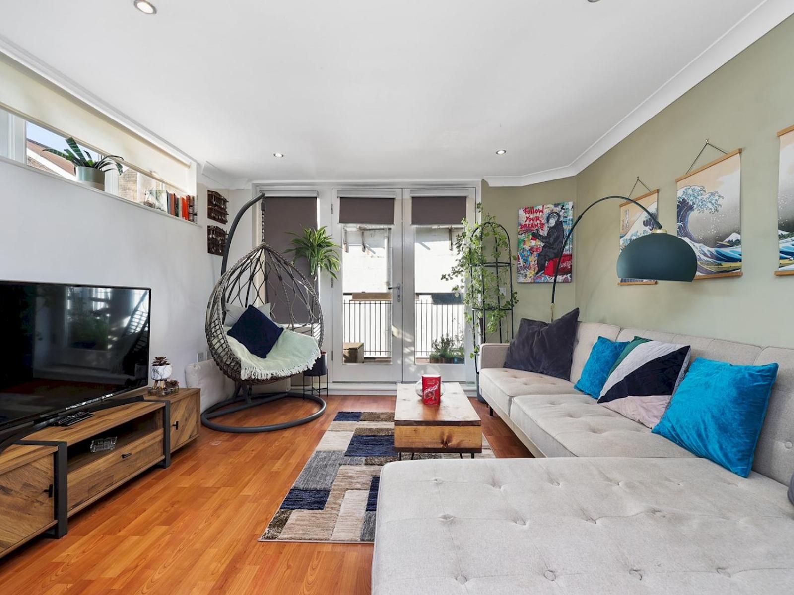 Stylish Balcony Apartment by London Fields - Pass the Keys