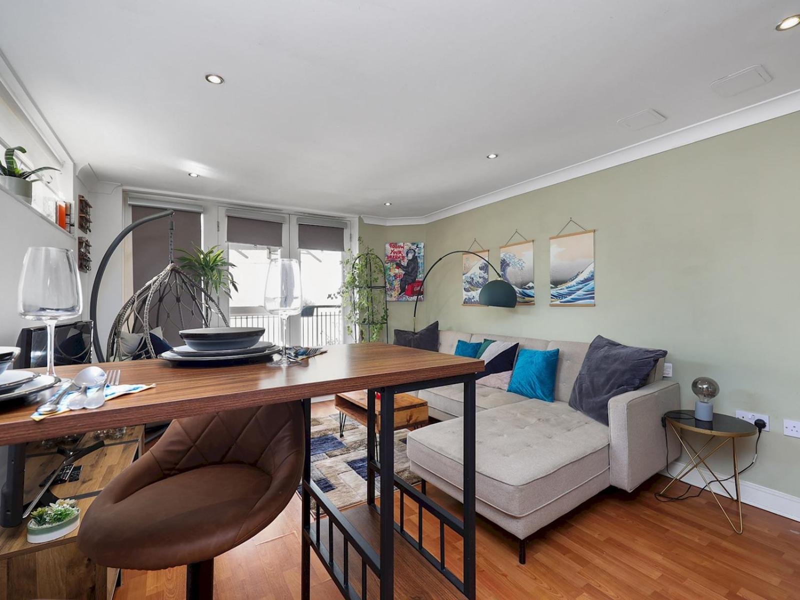 Stylish Balcony Apartment by London Fields - Pass the Keys