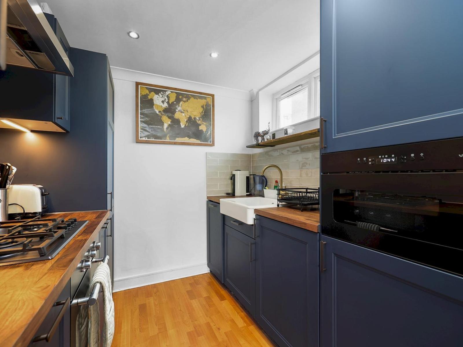 Stylish Balcony Apartment by London Fields - Pass the Keys