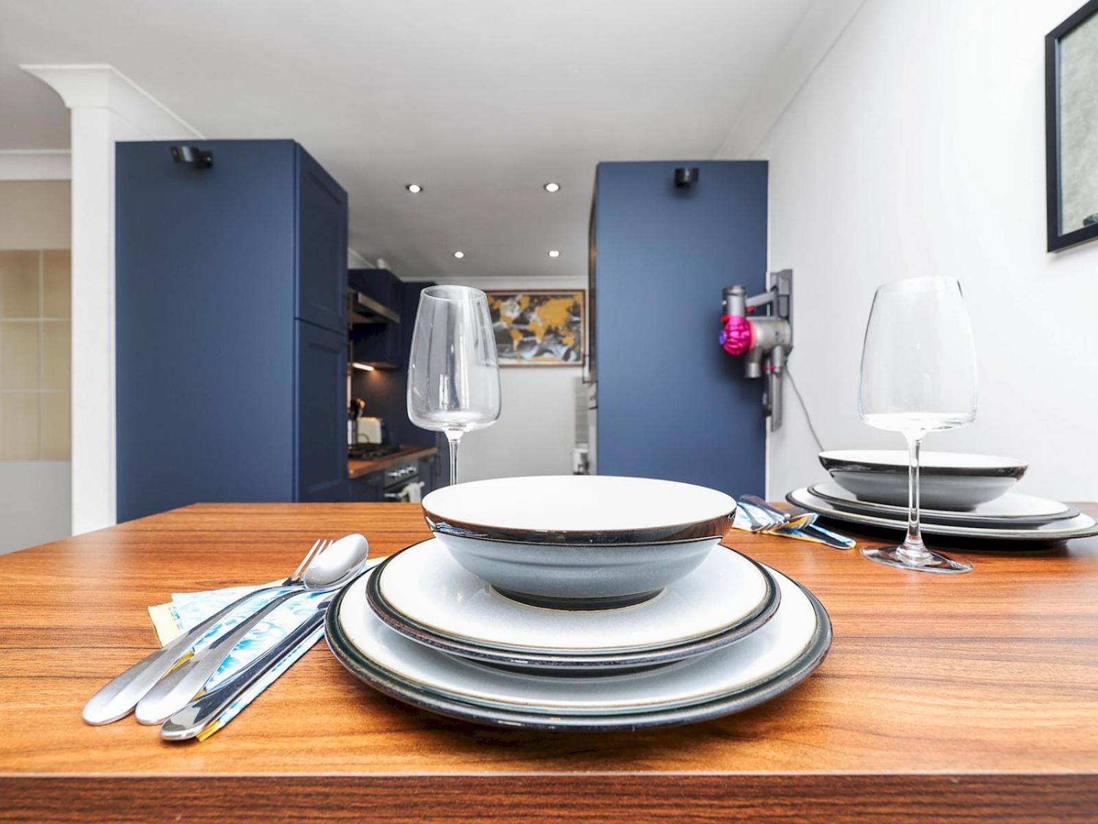 Stylish Balcony Apartment by London Fields - Pass the Keys