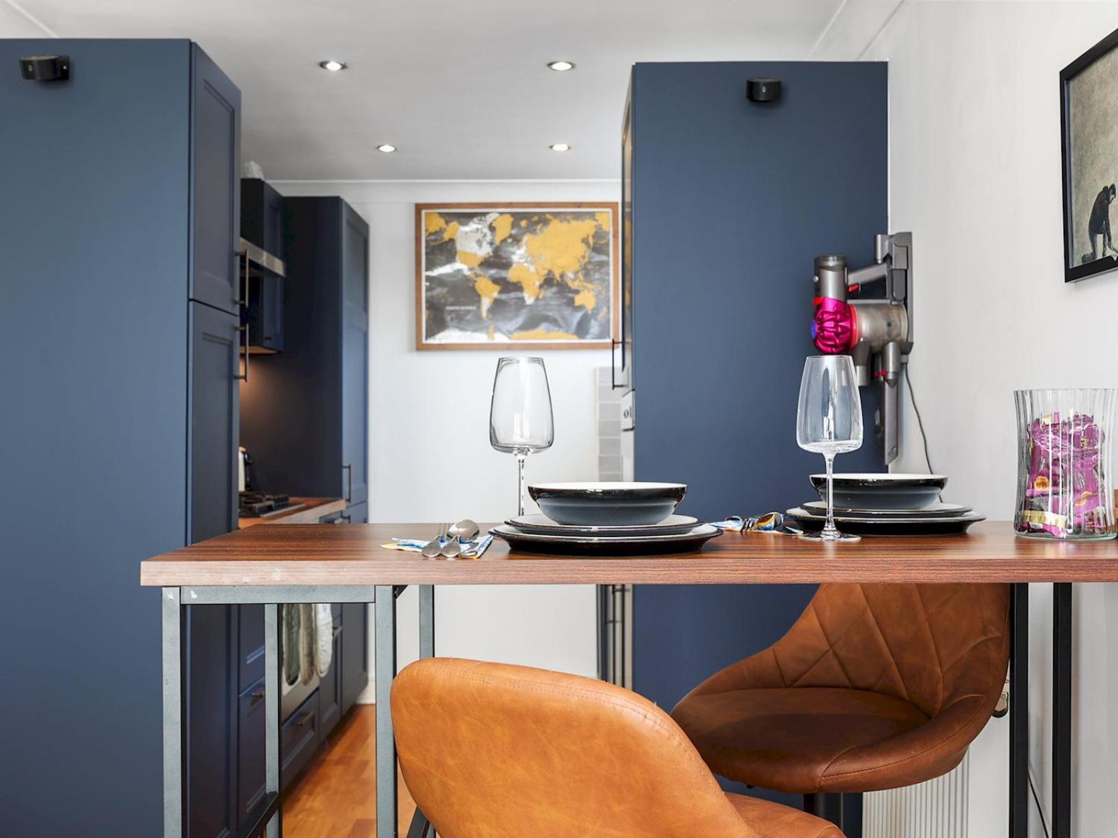 Stylish Balcony Apartment by London Fields - Pass the Keys