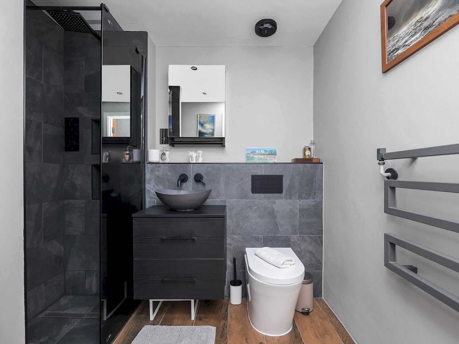 Stylish Balcony Apartment by London Fields - Pass the Keys