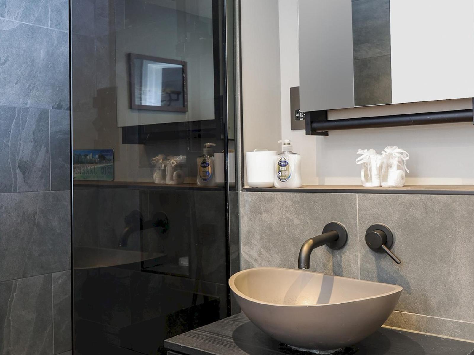 Stylish Balcony Apartment by London Fields - Pass the Keys