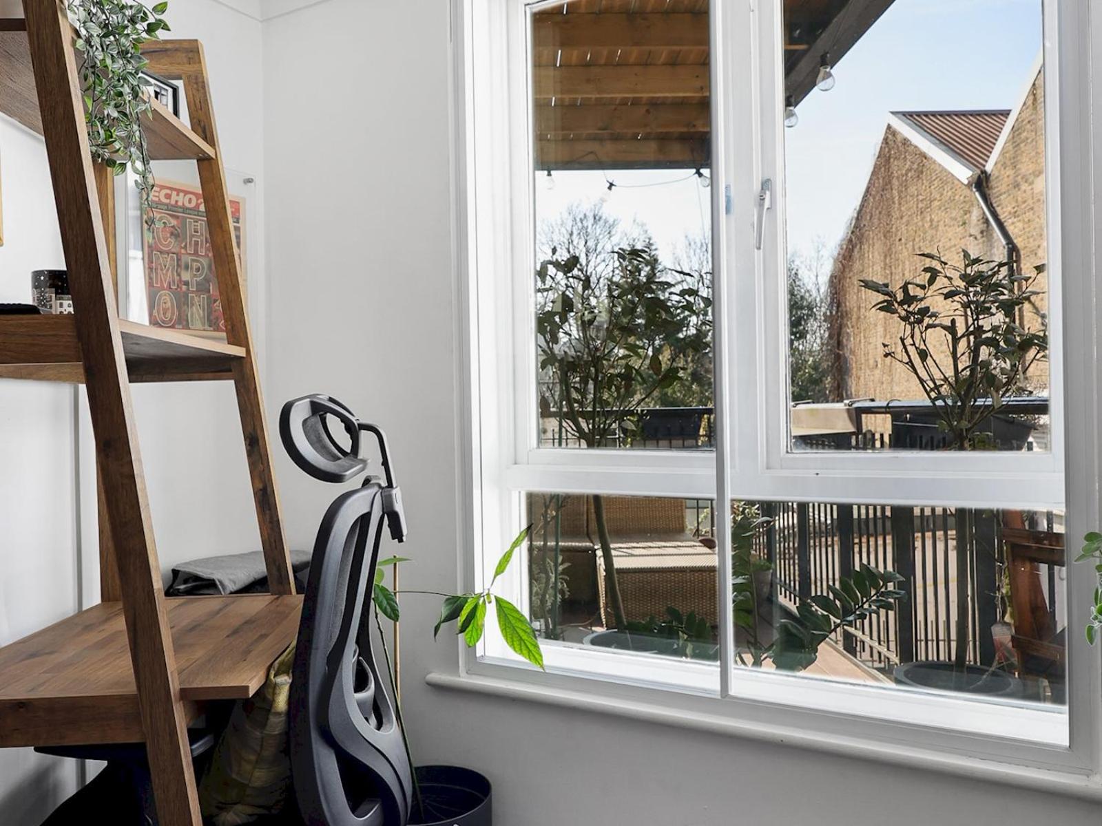 Stylish Balcony Apartment by London Fields - Pass the Keys