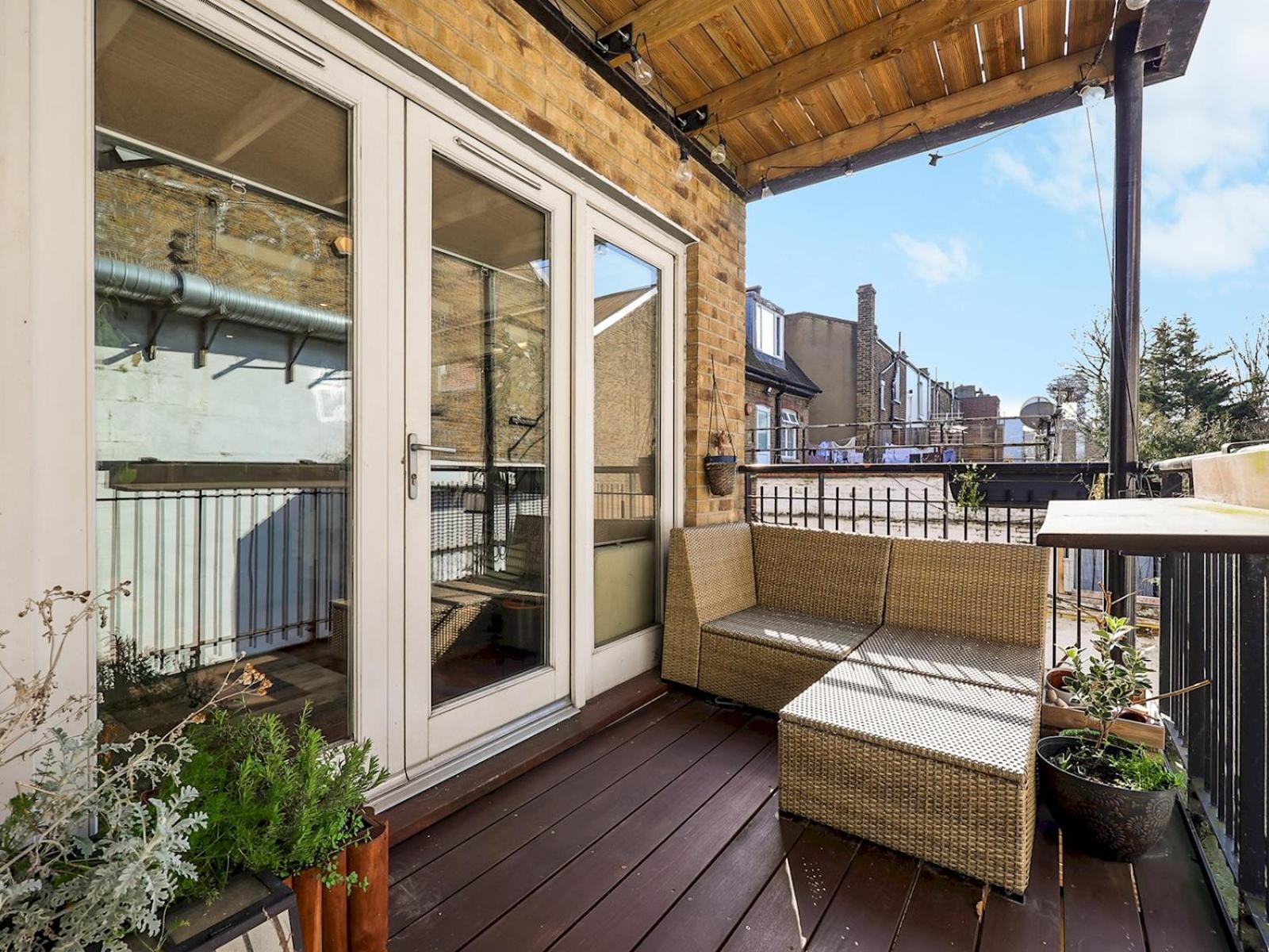 Stylish Balcony Apartment by London Fields - Pass the Keys