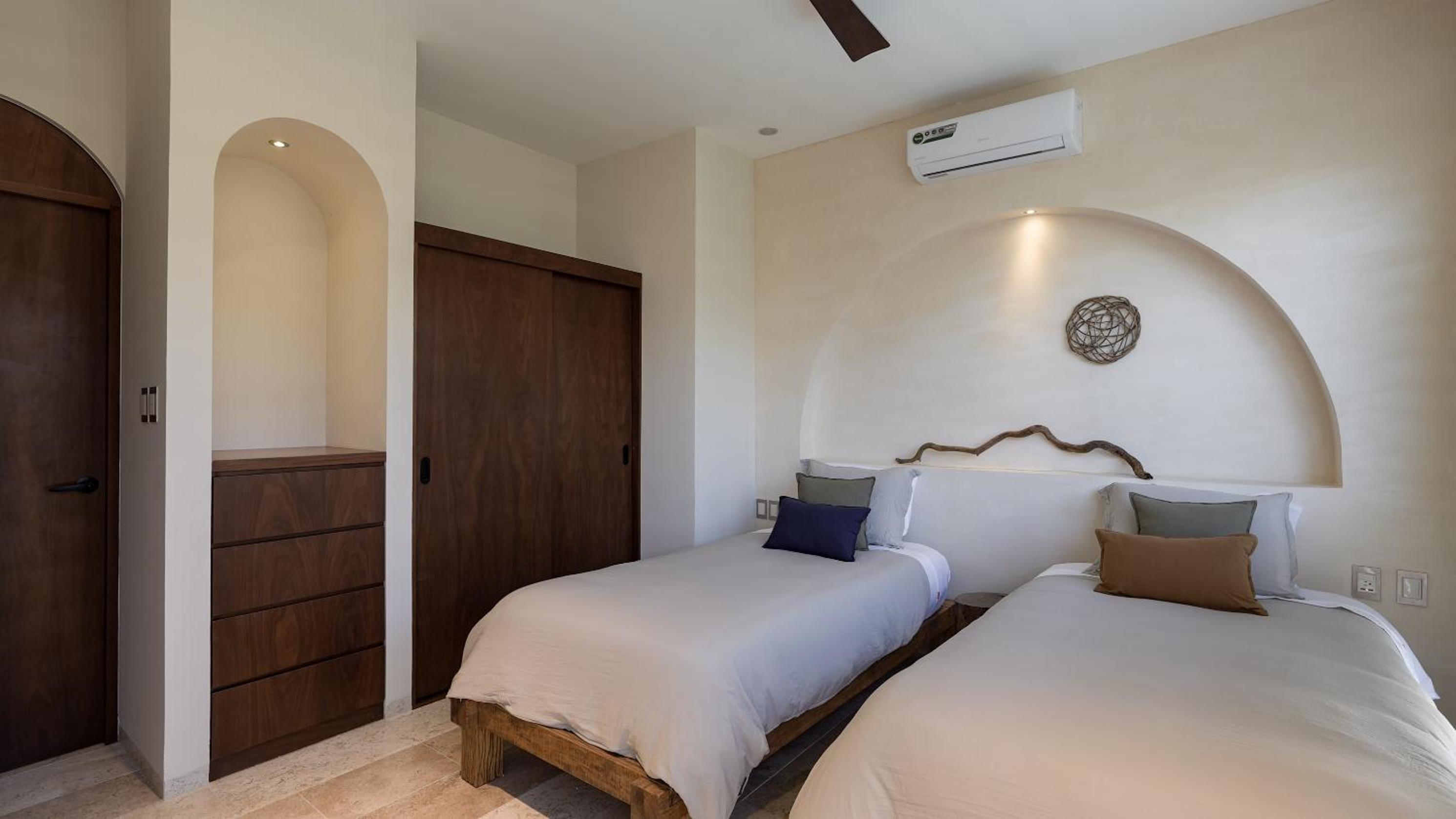 Divine House with private roof and pool only 1km from the Beach