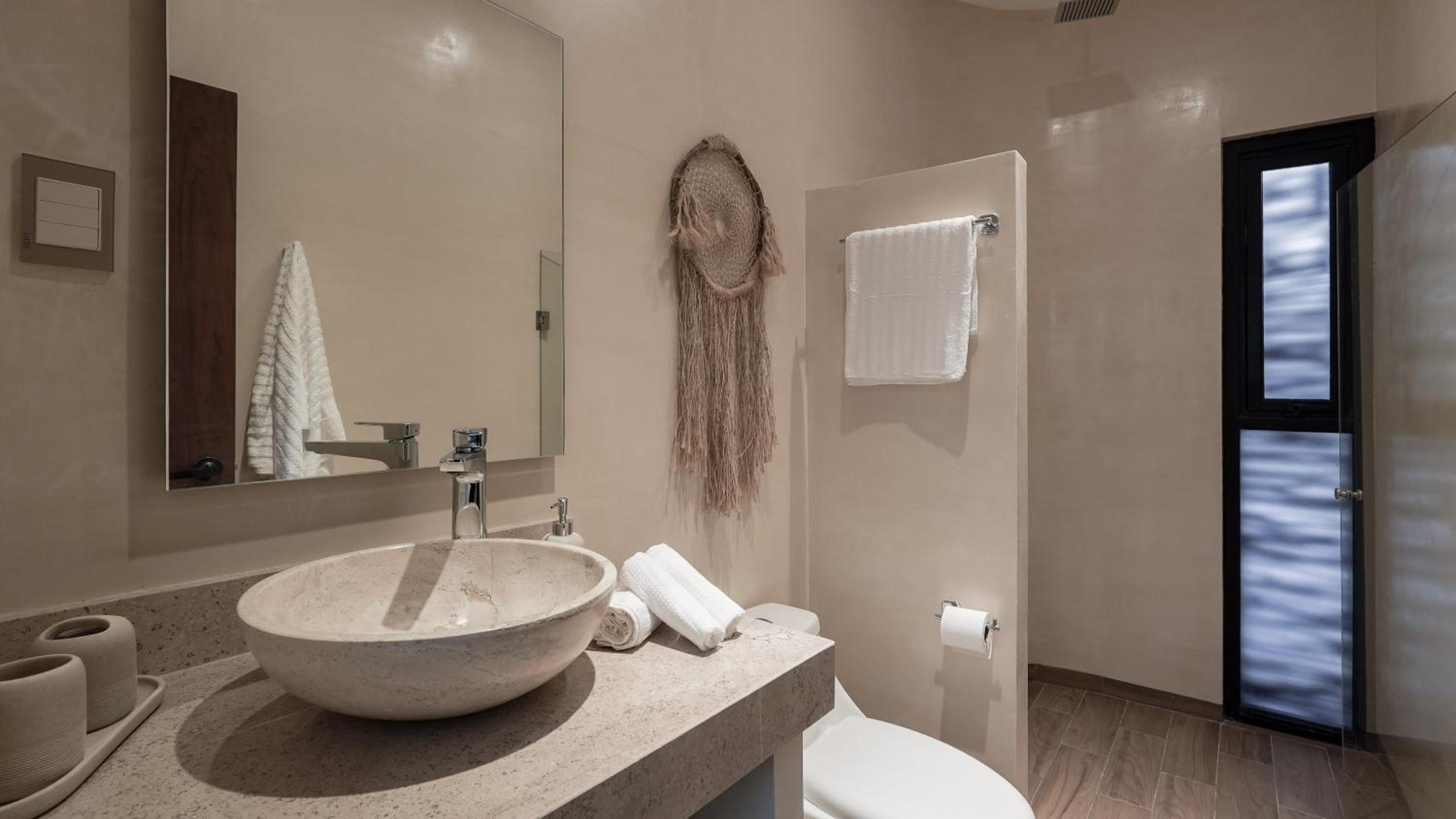 Divine House with private roof and pool only 1km from the Beach