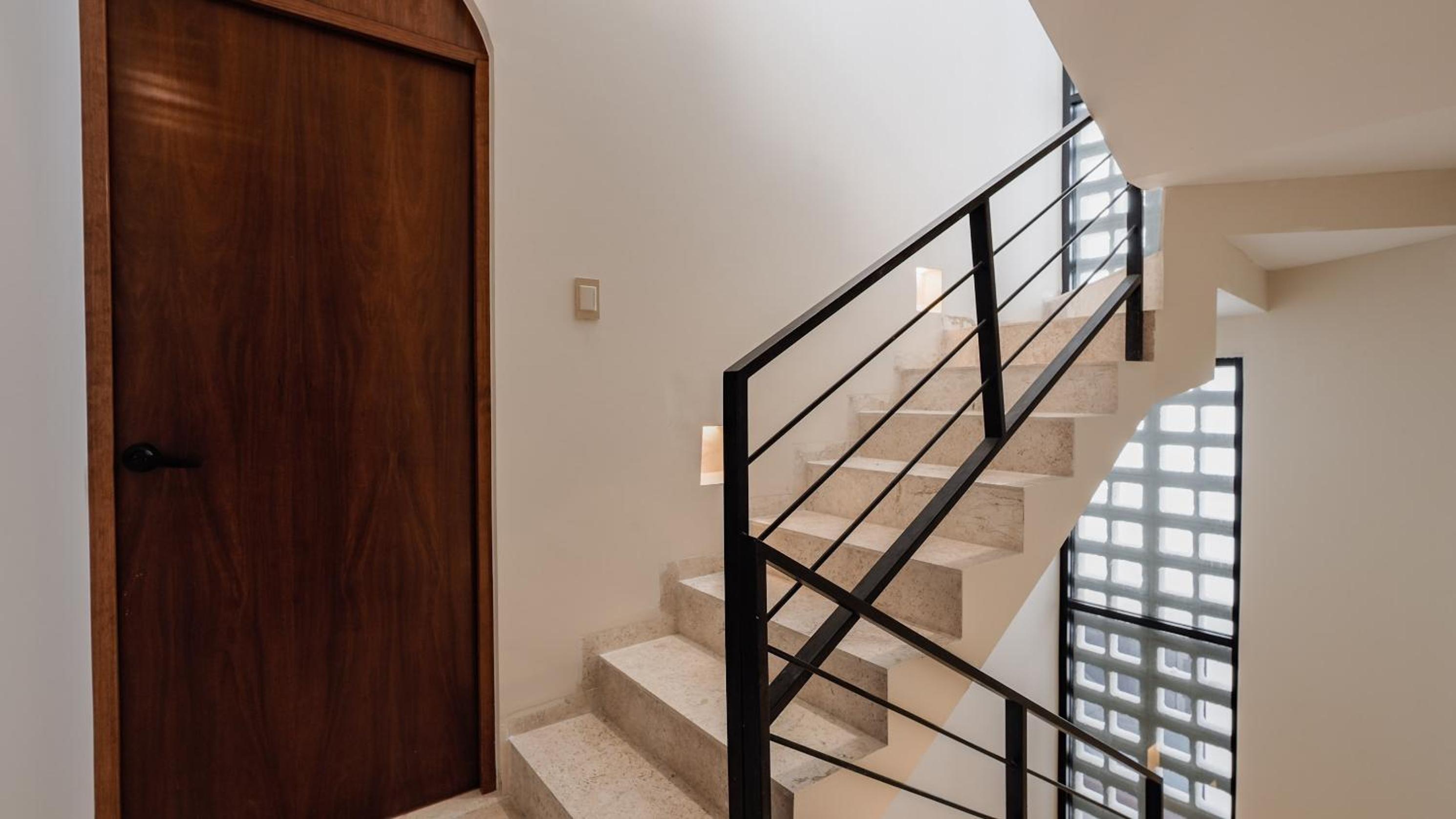Divine House with private roof and pool only 1km from the Beach