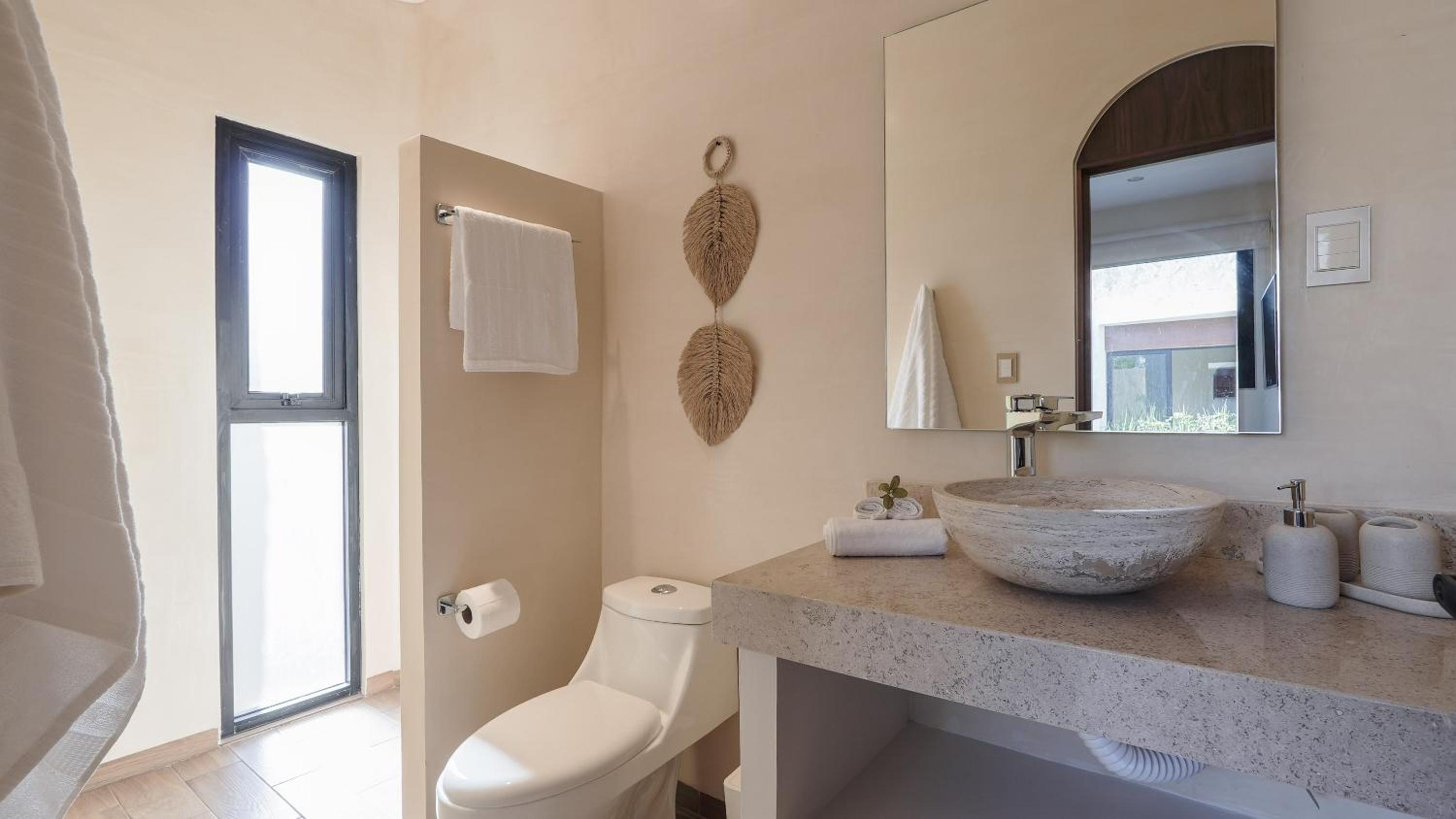 Divine House with private roof and pool only 1km from the Beach