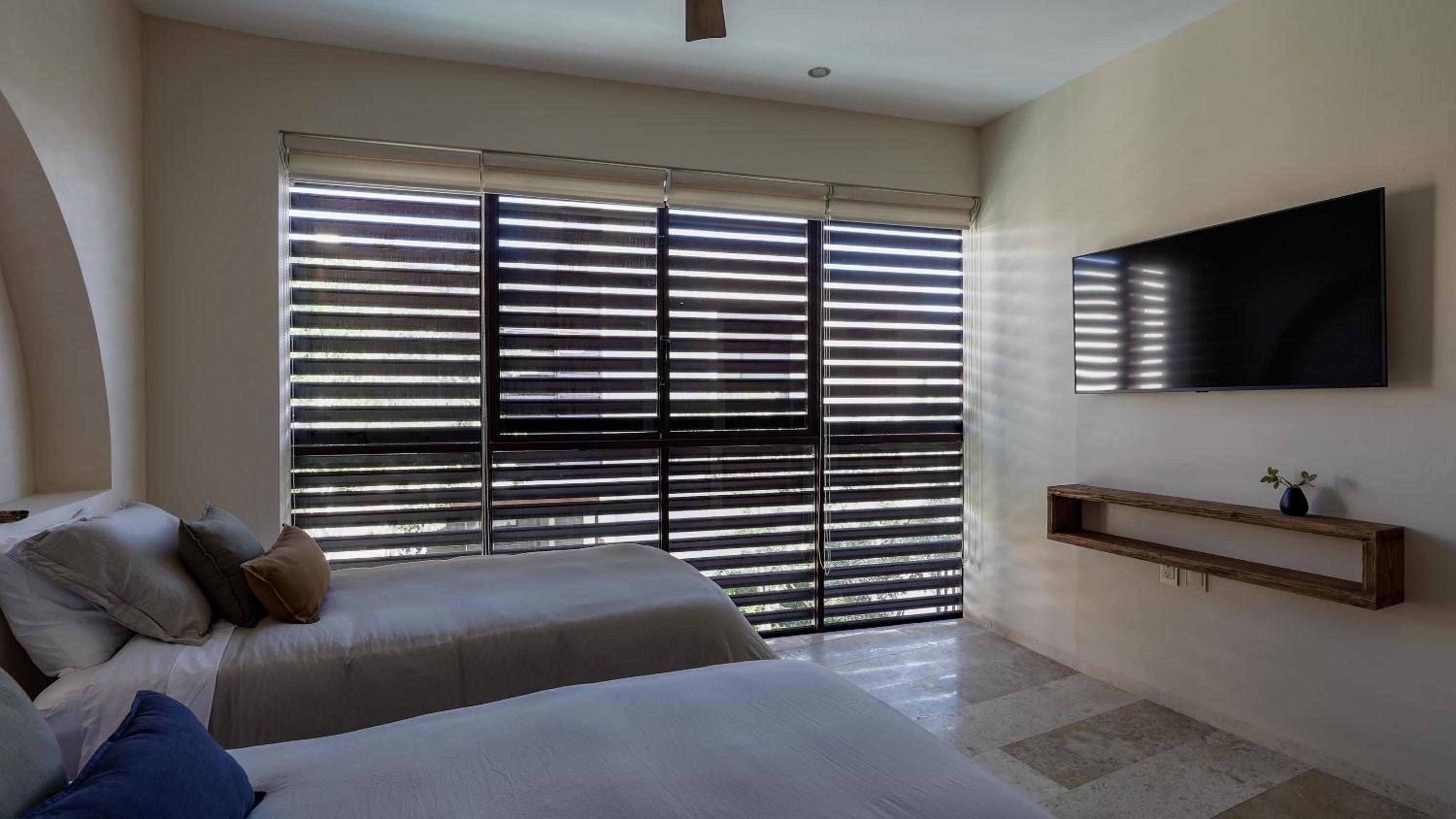 Divine House with private roof and pool only 1km from the Beach