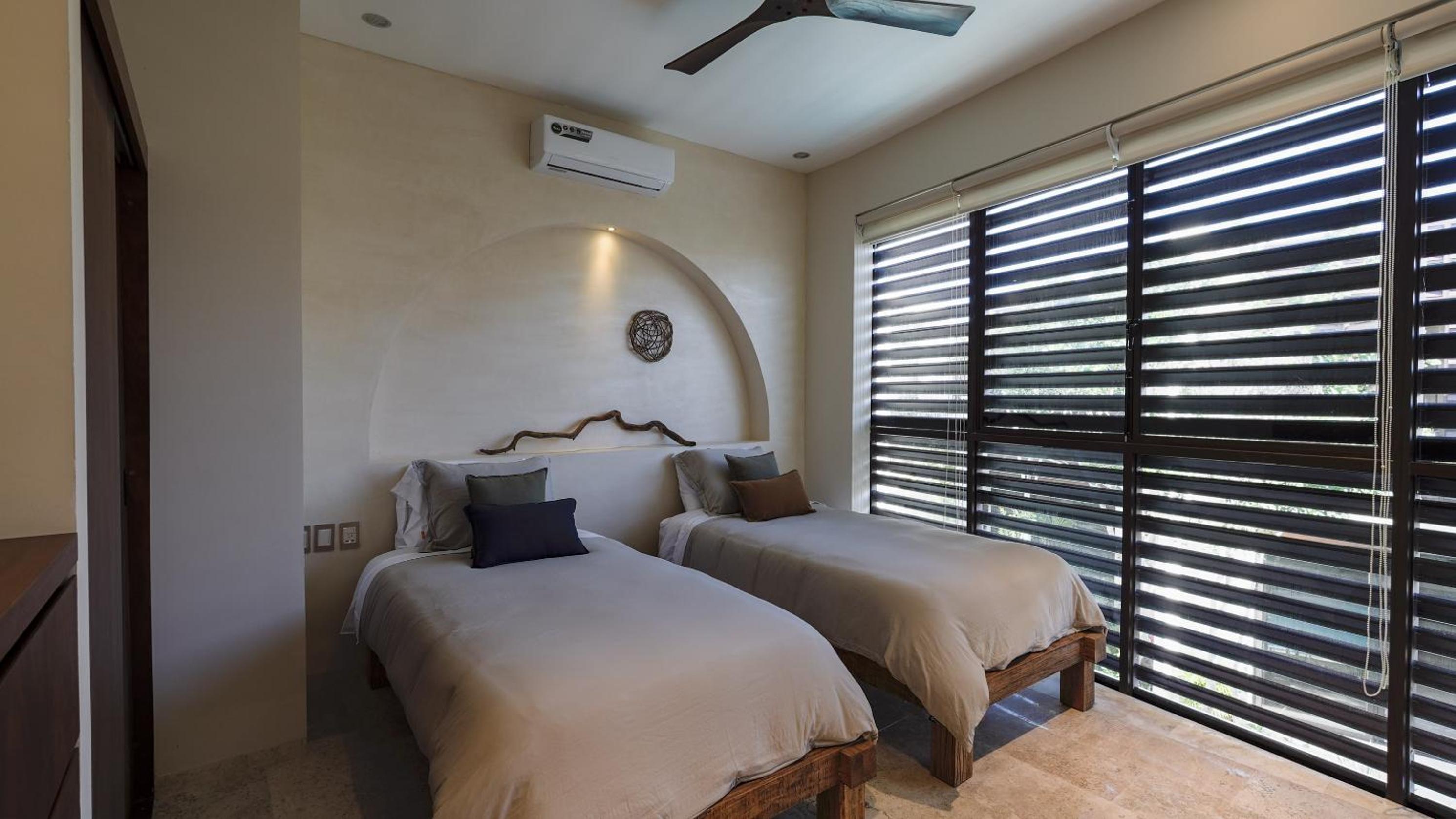 Divine House with private roof and pool only 1km from the Beach