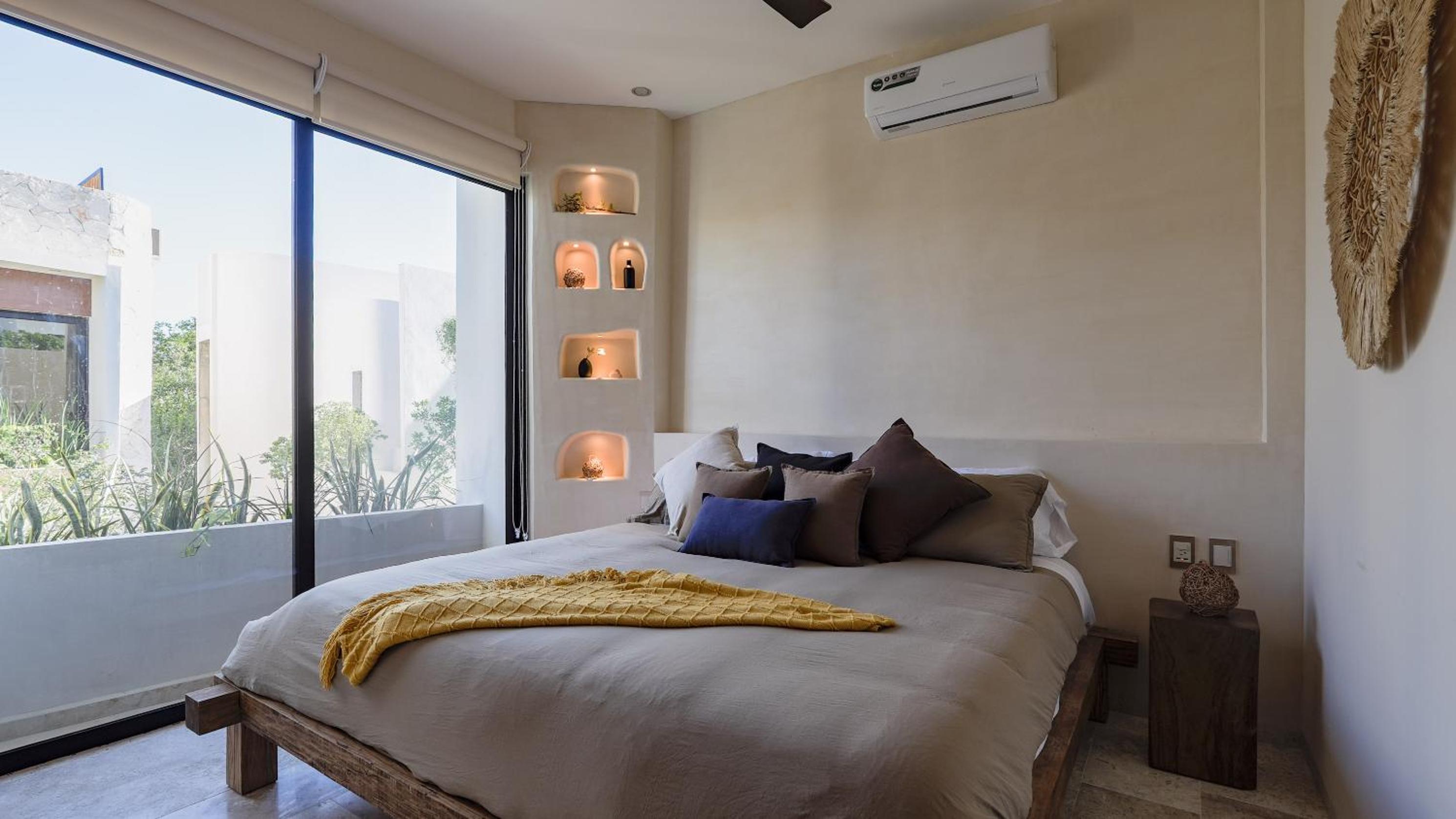 Divine House with private roof and pool only 1km from the Beach