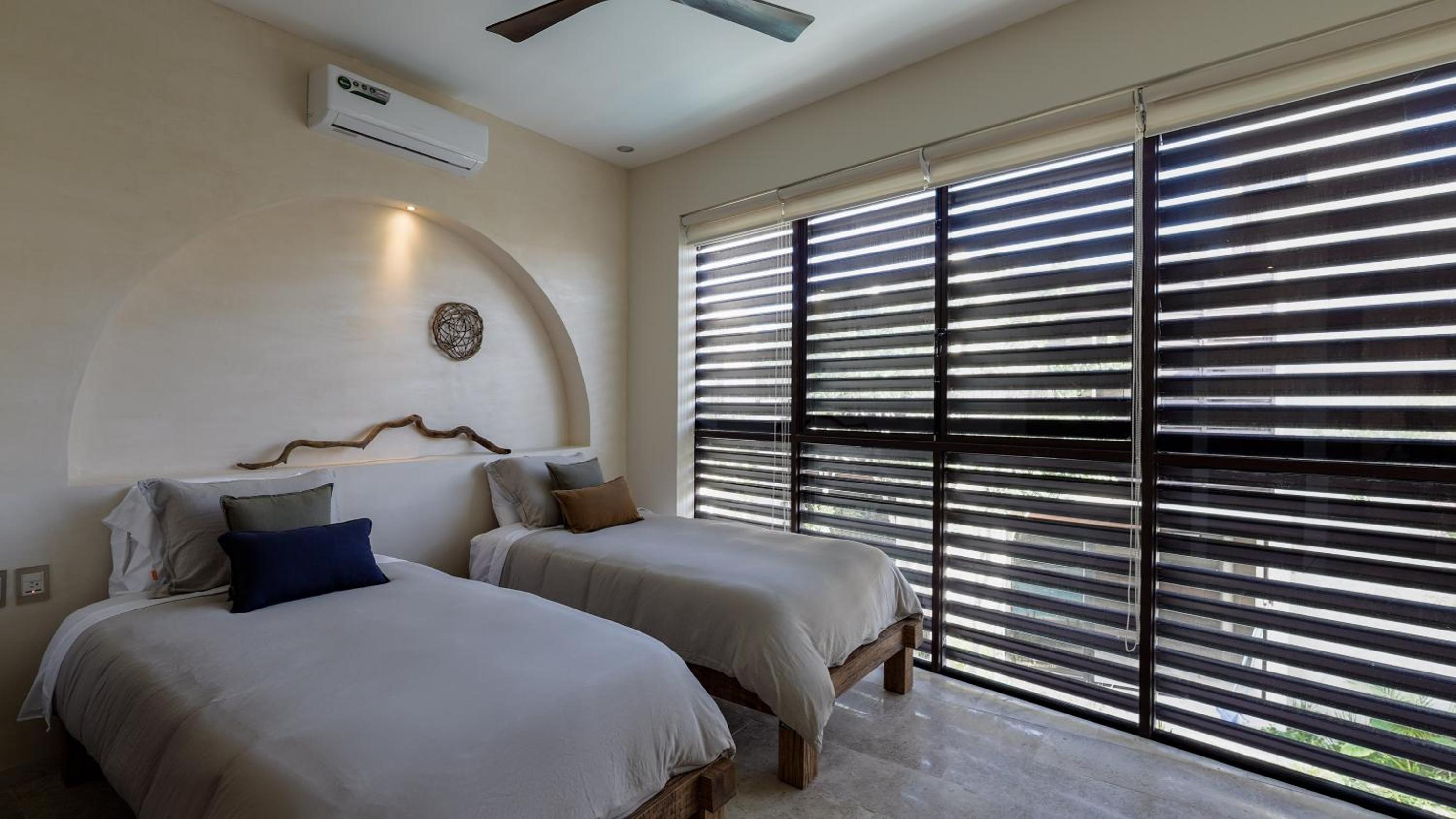 Divine House with private roof and pool only 1km from the Beach