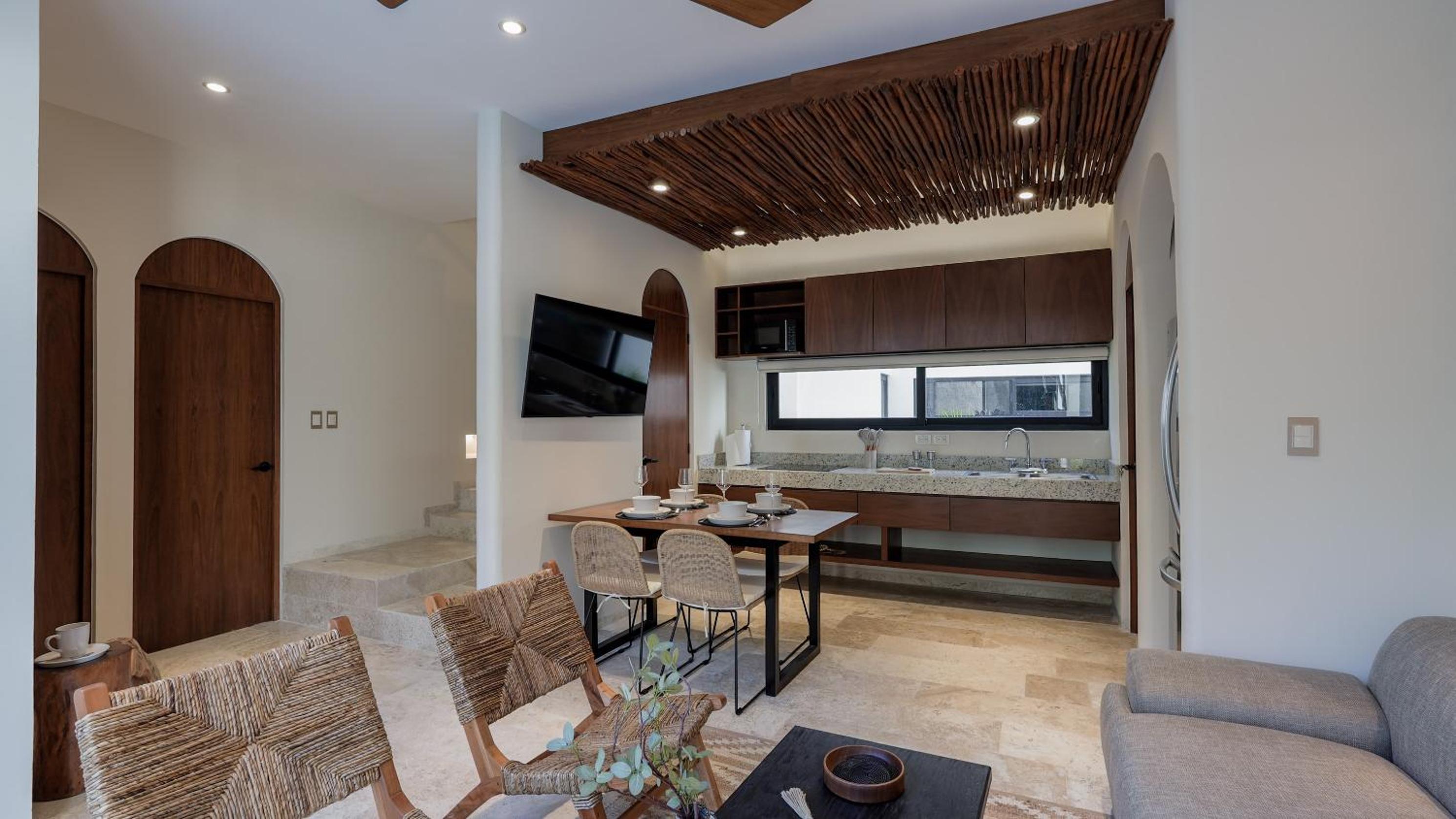 Divine House with private roof and pool only 1km from the Beach