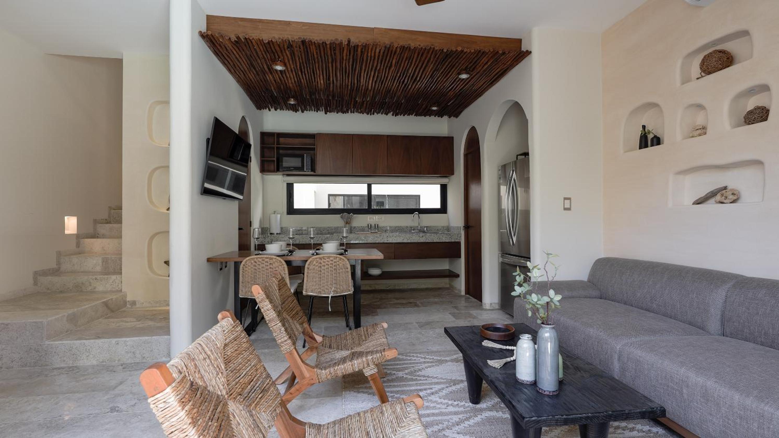Divine House with private roof and pool only 1km from the Beach