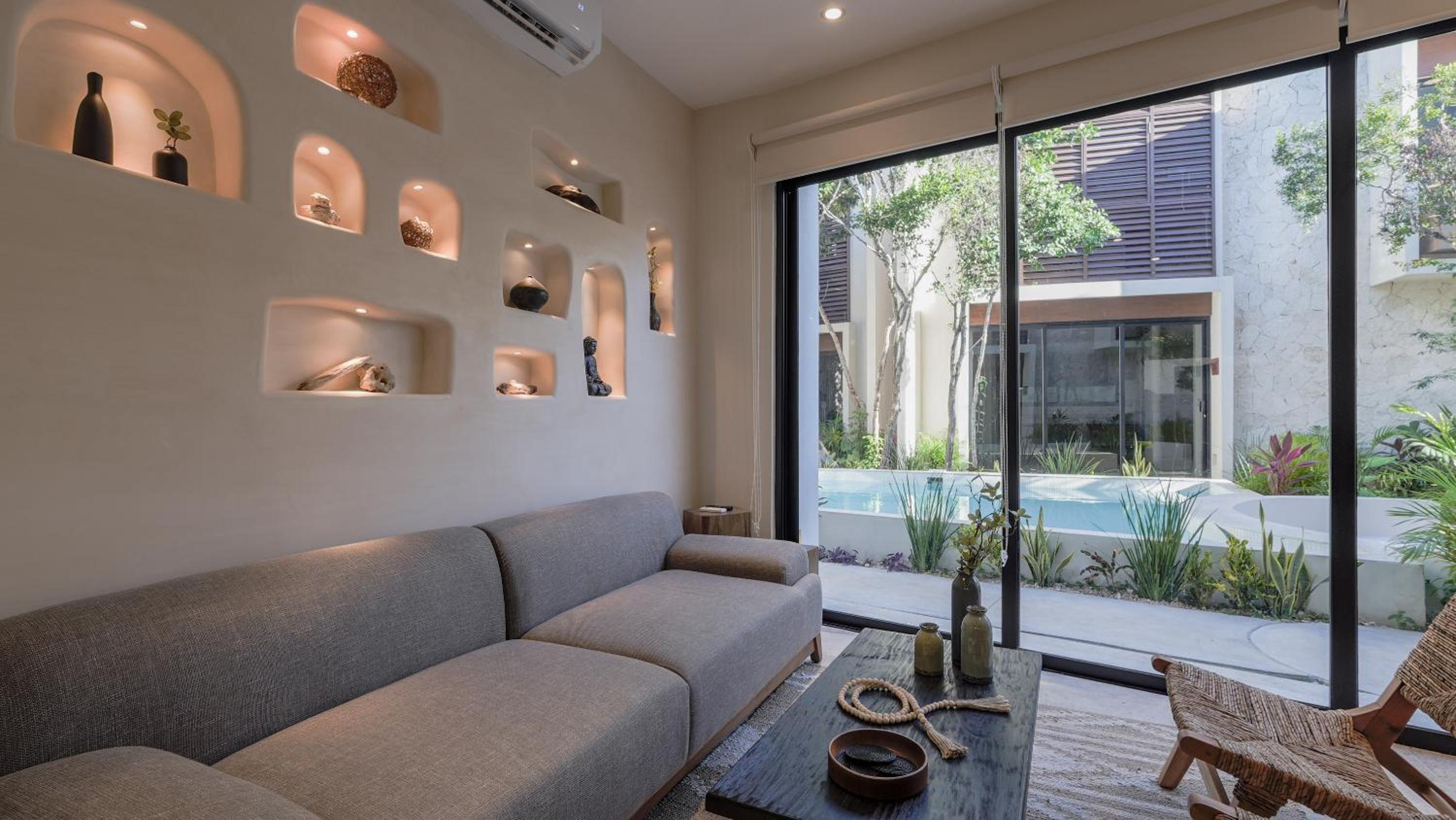Divine House with private roof and pool only 1km from the Beach