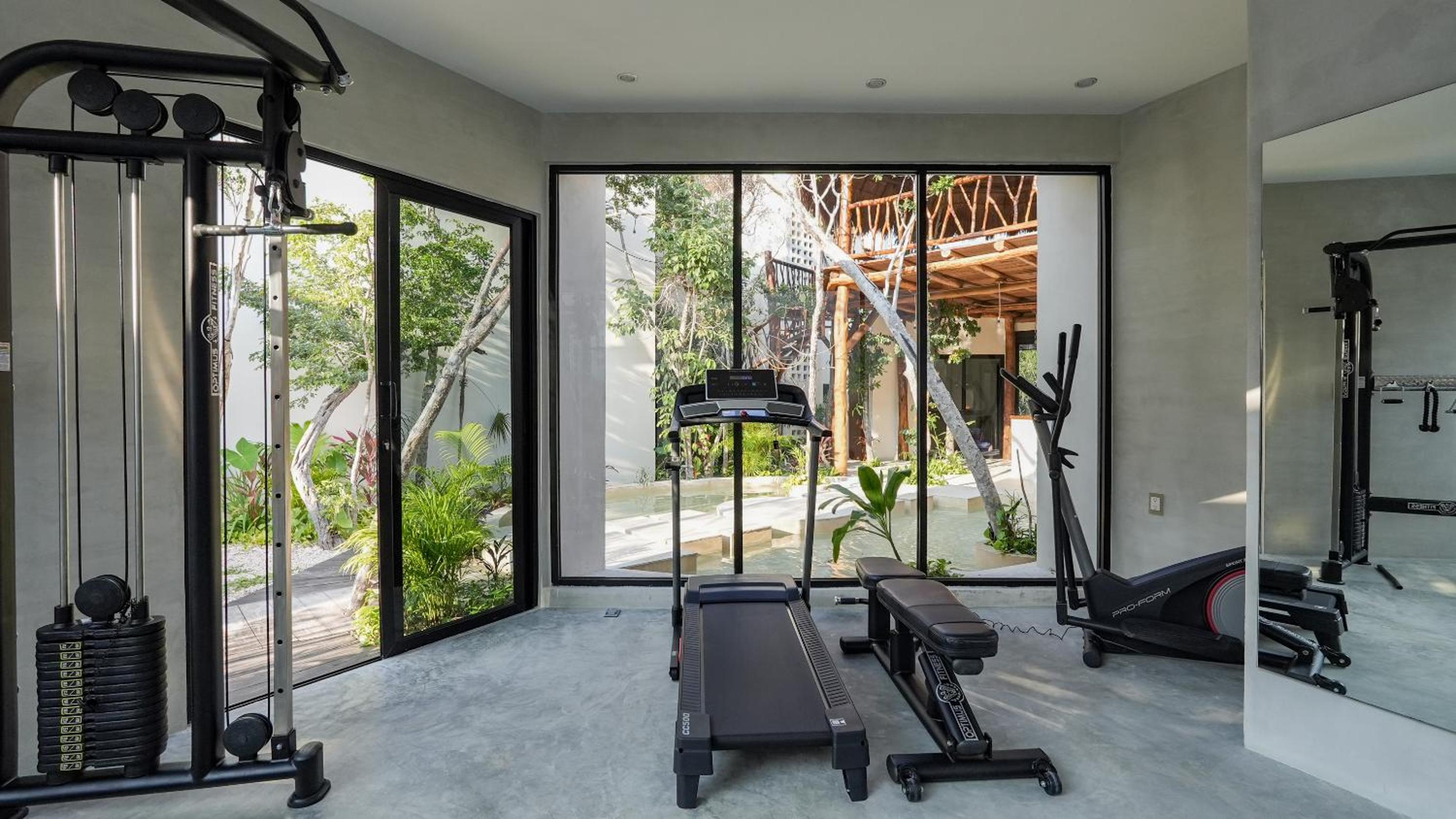 Divine House with private roof and pool only 1km from the Beach
