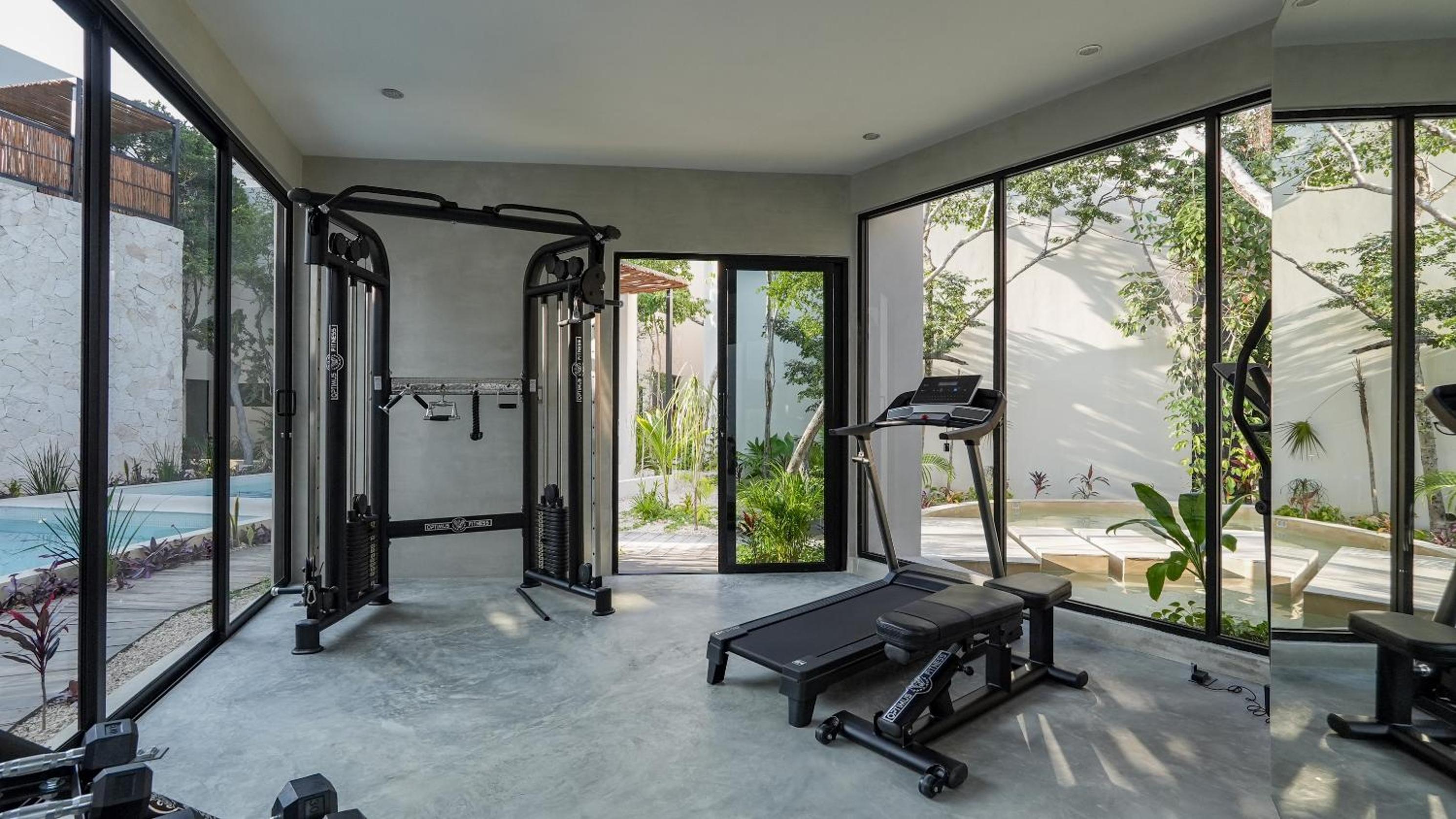 Divine House with private roof and pool only 1km from the Beach