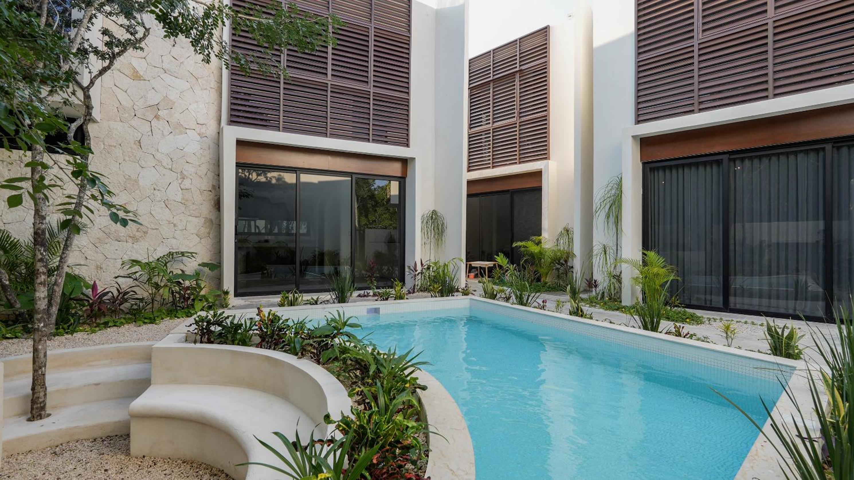 Divine House with private roof and pool only 1km from the Beach
